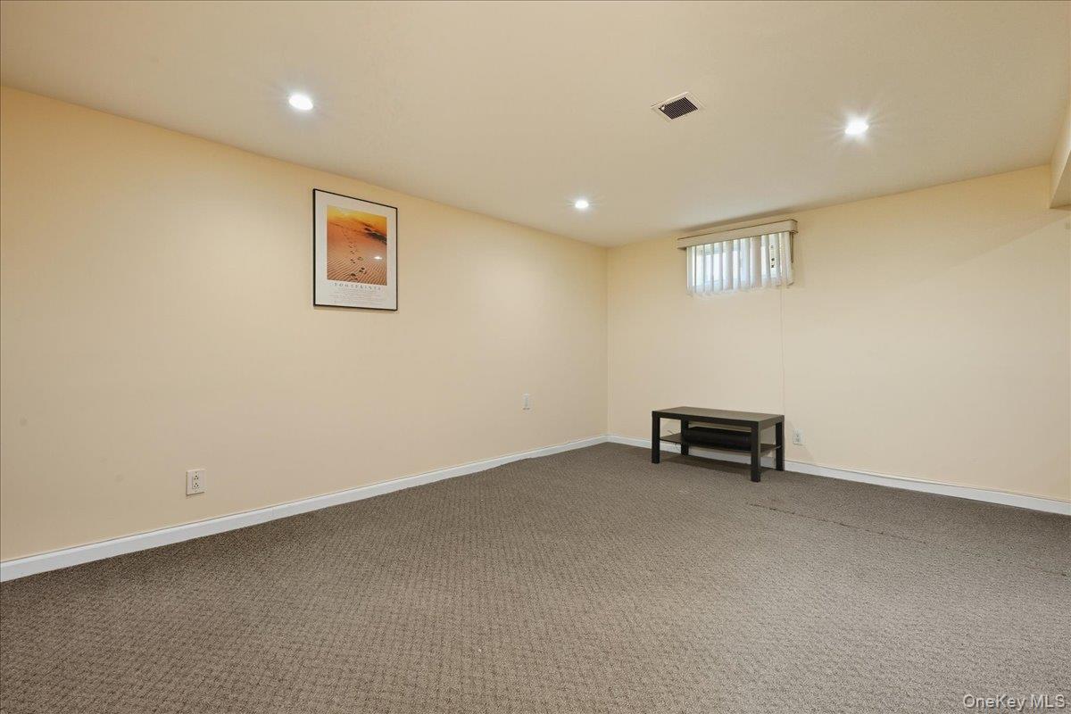 Single Family Crown  Nassau County, NY 11003, MLS-927266-22