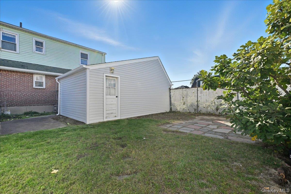 Single Family Crown  Nassau County, NY 11003, MLS-927266-25