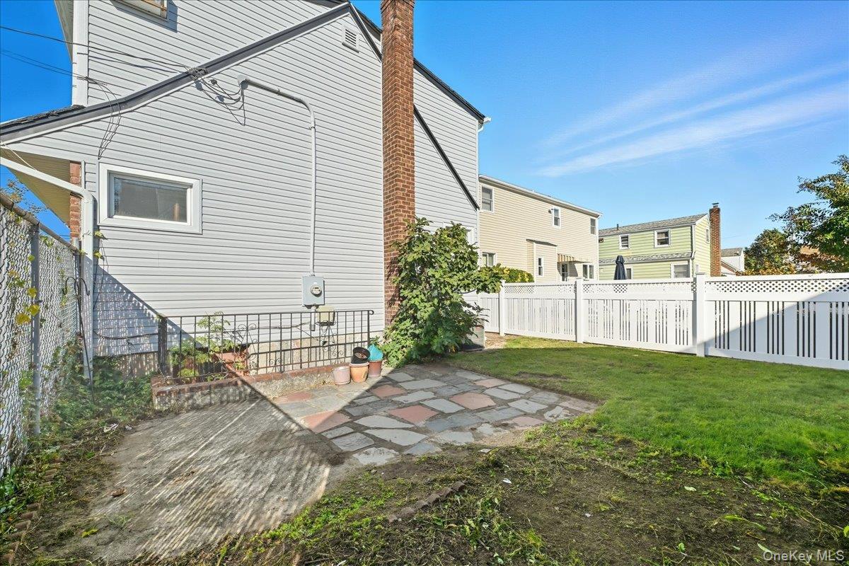 Single Family Crown  Nassau County, NY 11003, MLS-927266-27