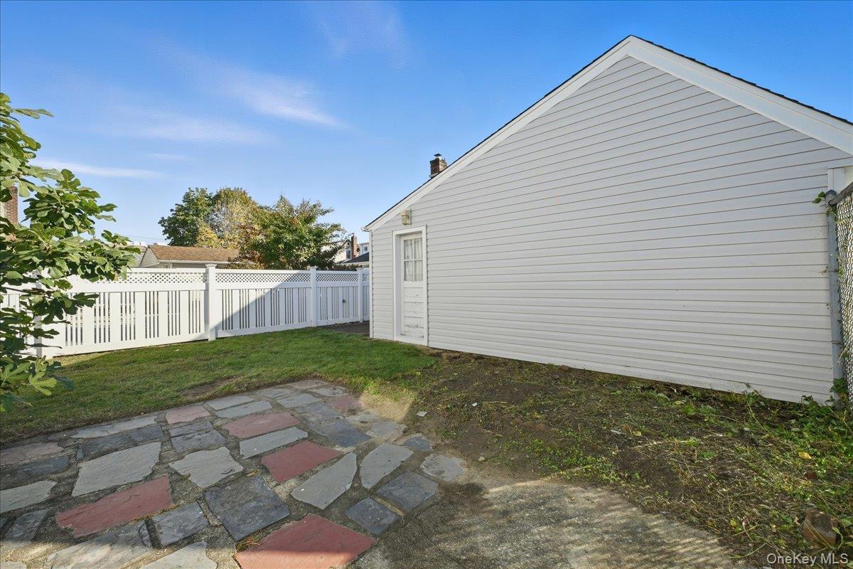 Single Family Crown  Nassau County, NY 11003, MLS-927266-28