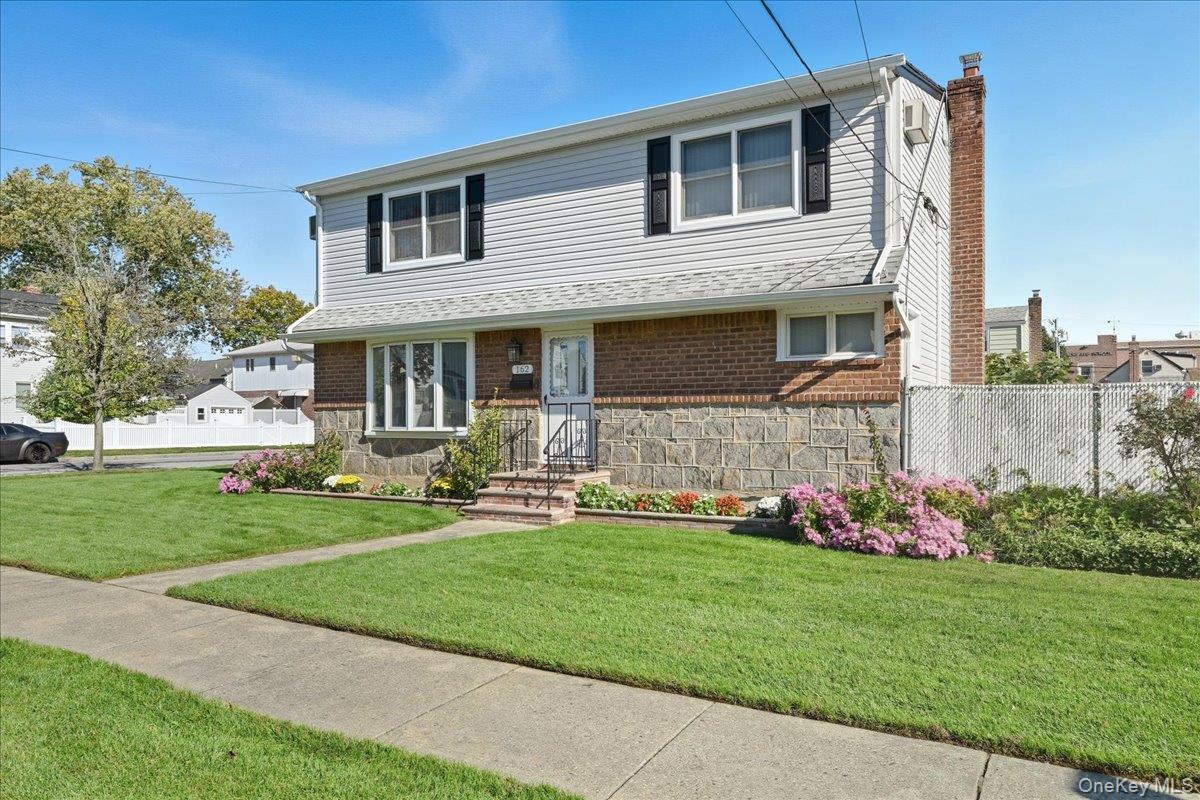 Single Family Crown  Nassau County, NY 11003, MLS-927266-3