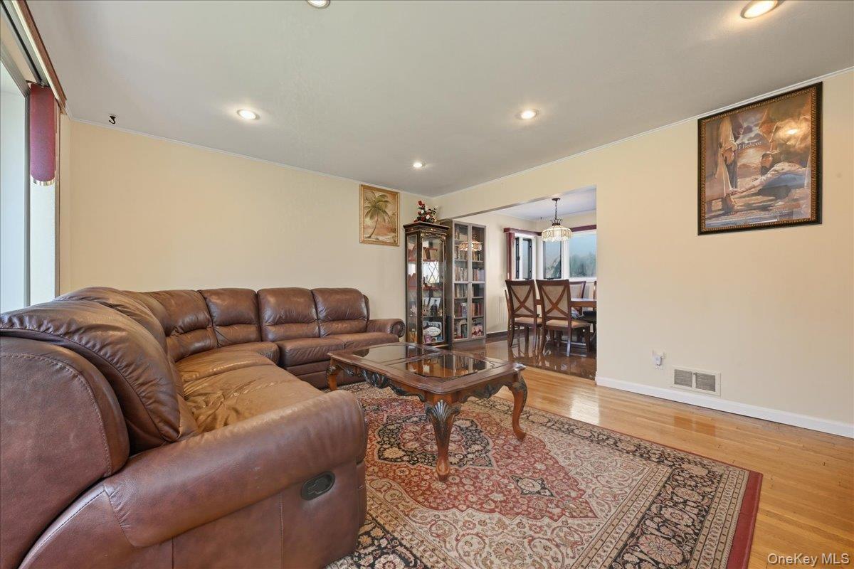 Single Family Crown  Nassau County, NY 11003, MLS-927266-5