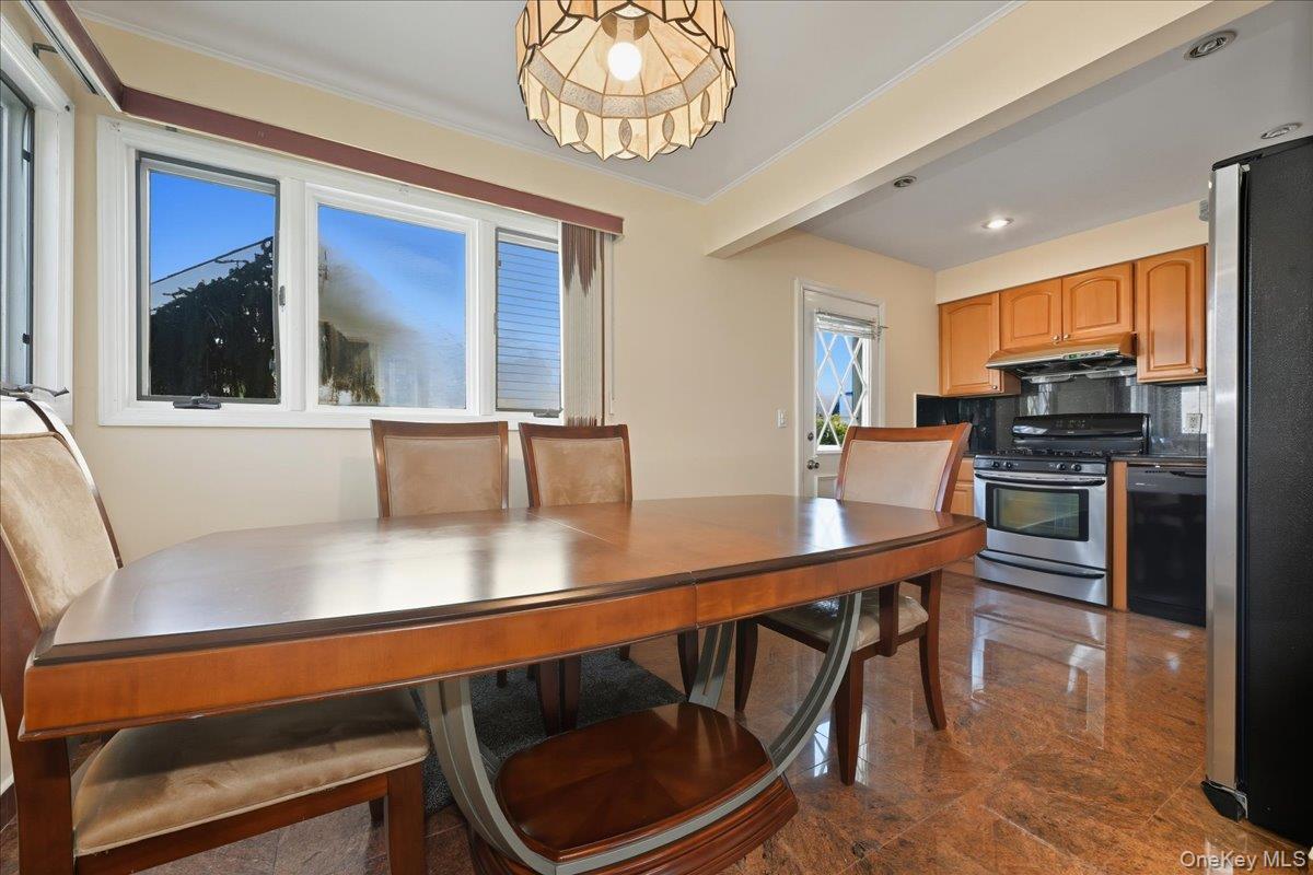 Single Family Crown  Nassau County, NY 11003, MLS-927266-7