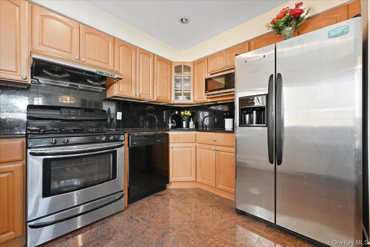 Single Family Crown  Nassau County, NY 11003, MLS-927266-9