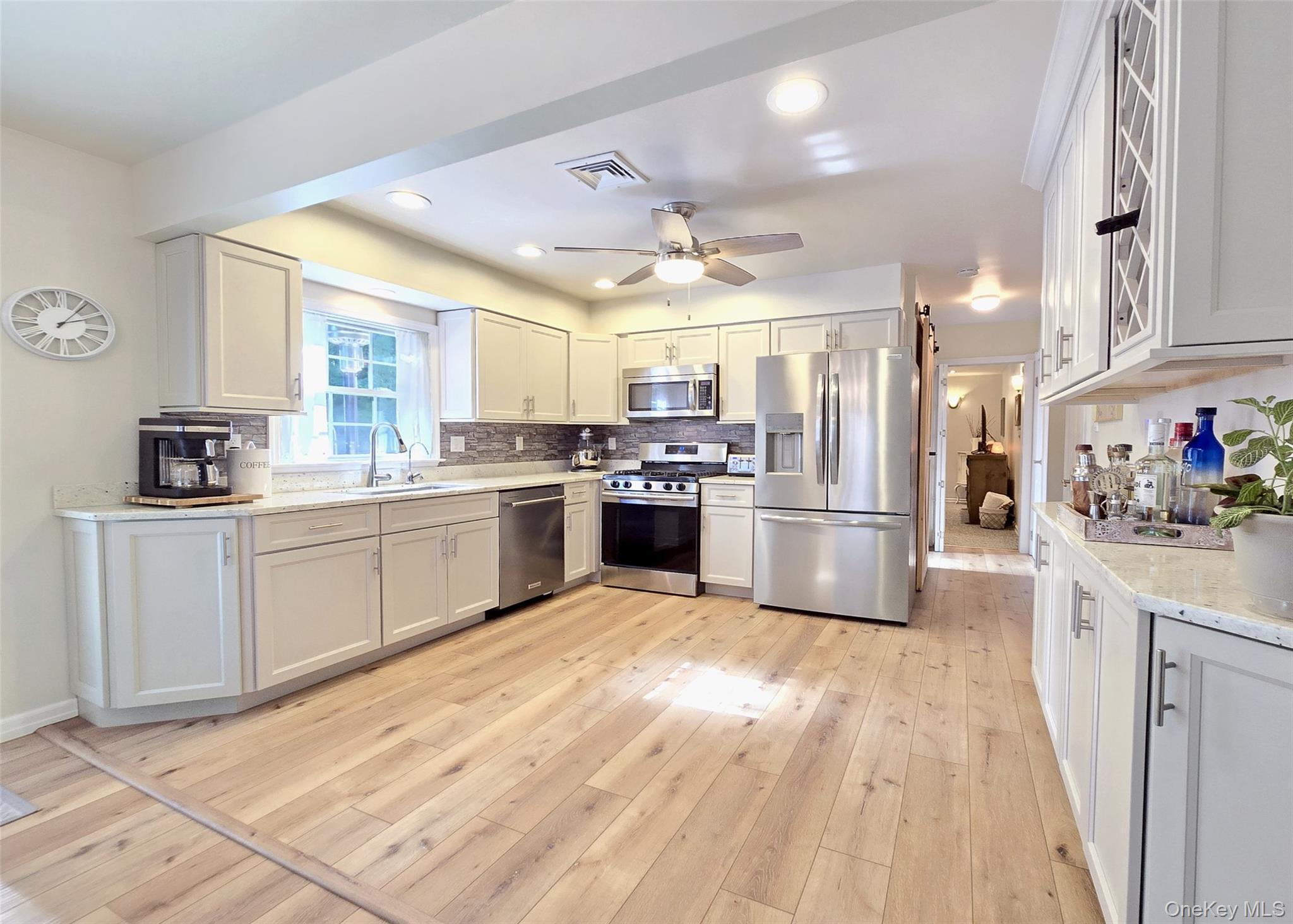 Single Family Wedgewood  Suffolk County, NY 11727, MLS-927279-4