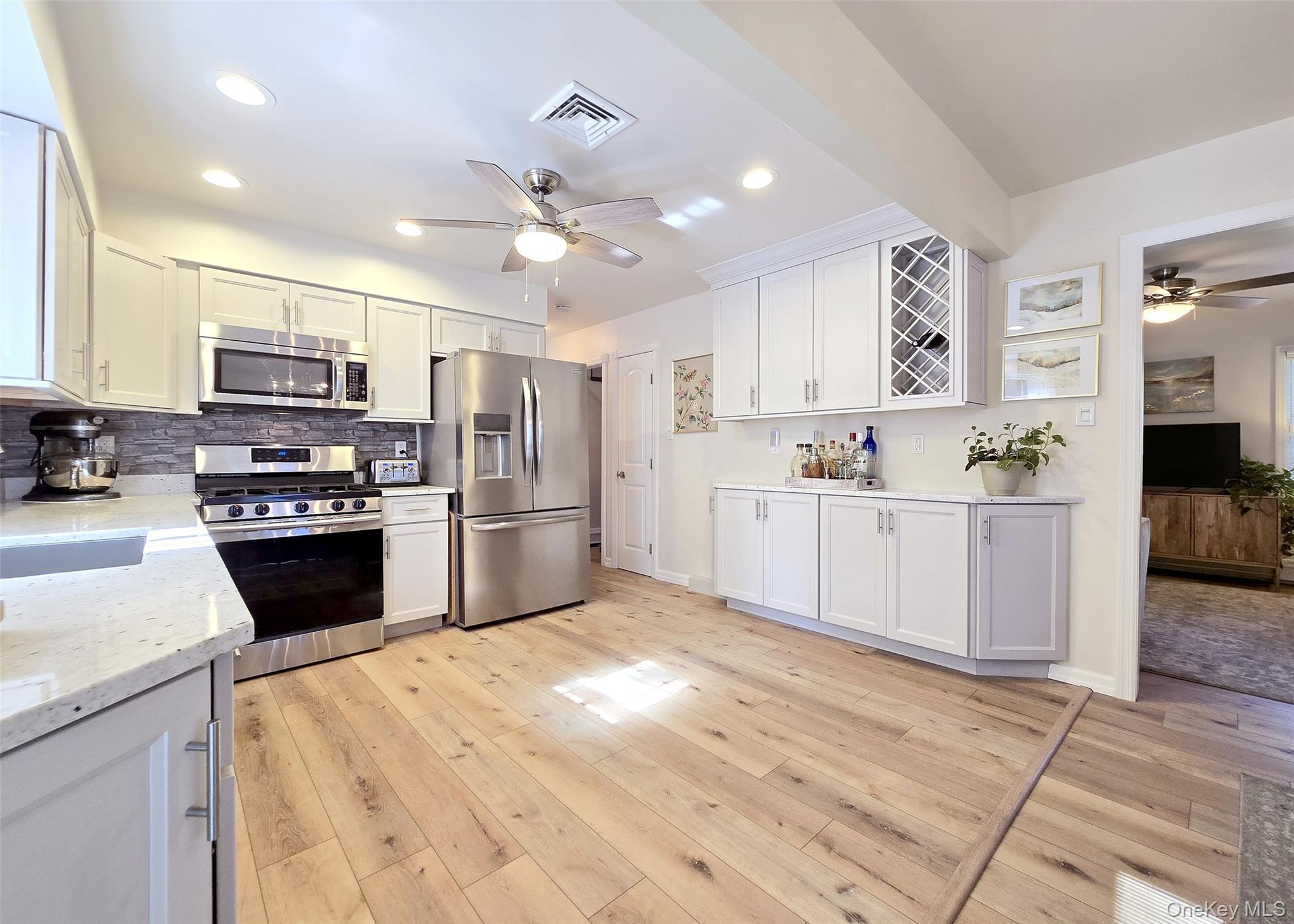 Single Family Wedgewood  Suffolk County, NY 11727, MLS-927279-5