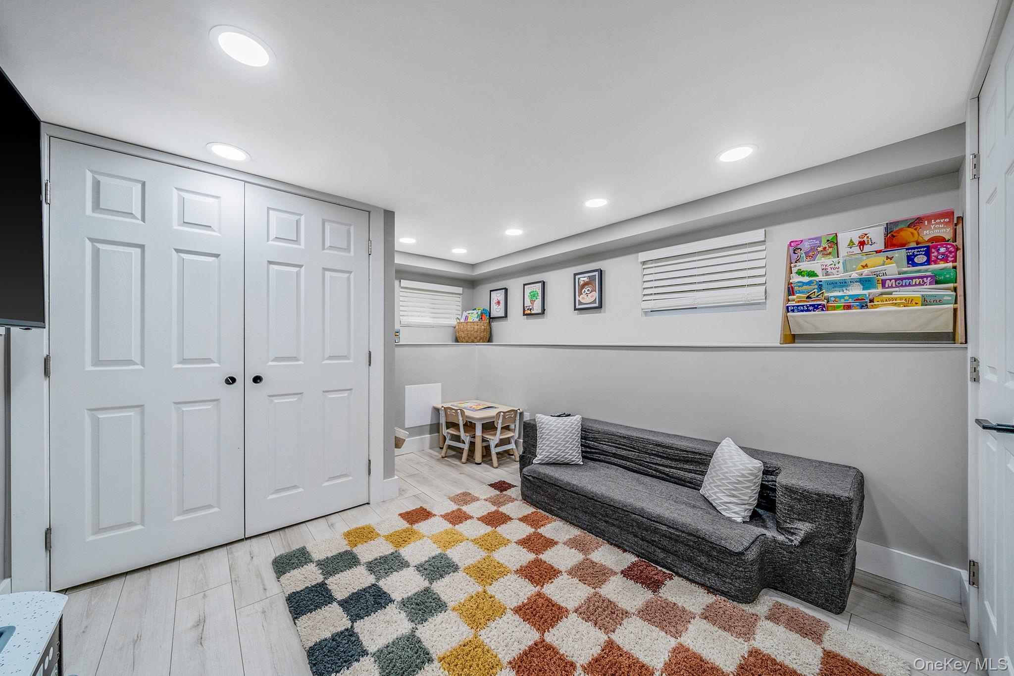 Single Family Crystal Brook Hollow  Suffolk County, NY 11776, MLS-927300-25