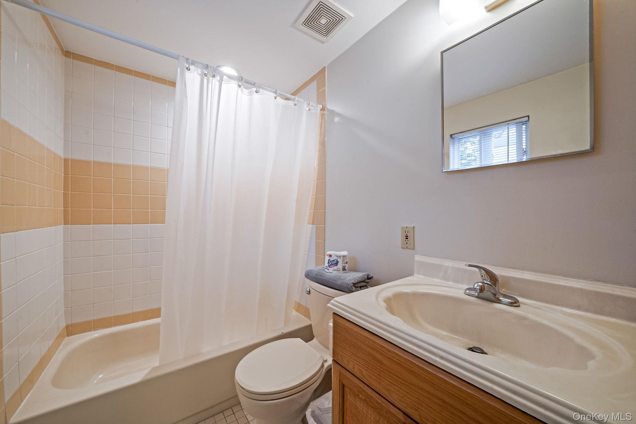 Single Family Crystal Brook Hollow  Suffolk County, NY 11776, MLS-927300-30