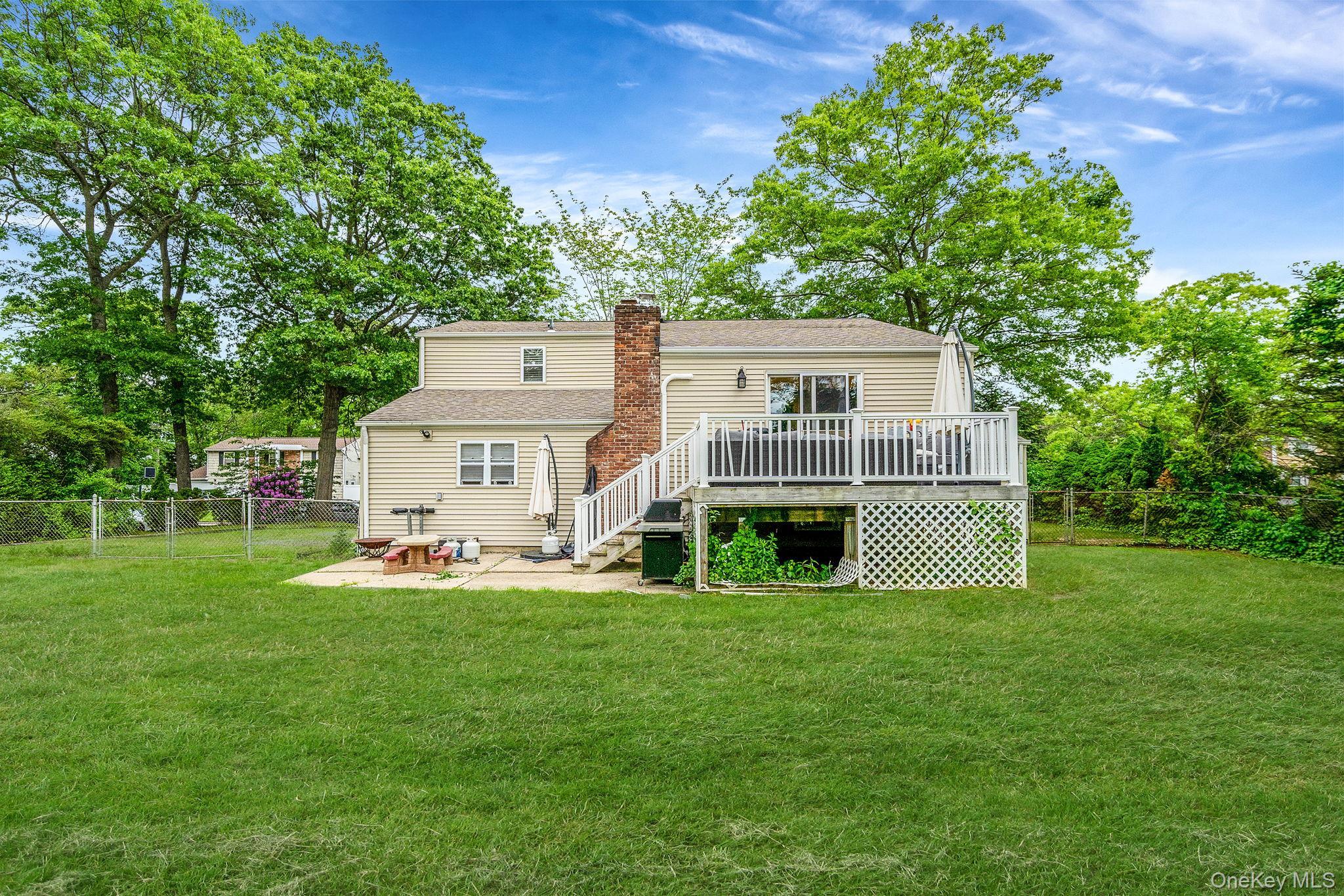 Single Family Crystal Brook Hollow  Suffolk County, NY 11776, MLS-927300-35