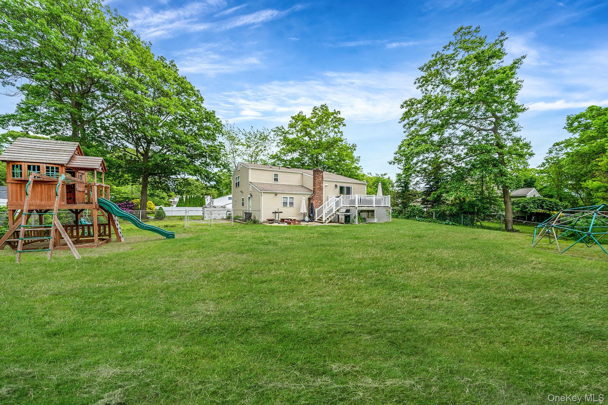 Single Family Crystal Brook Hollow  Suffolk County, NY 11776, MLS-927300-36