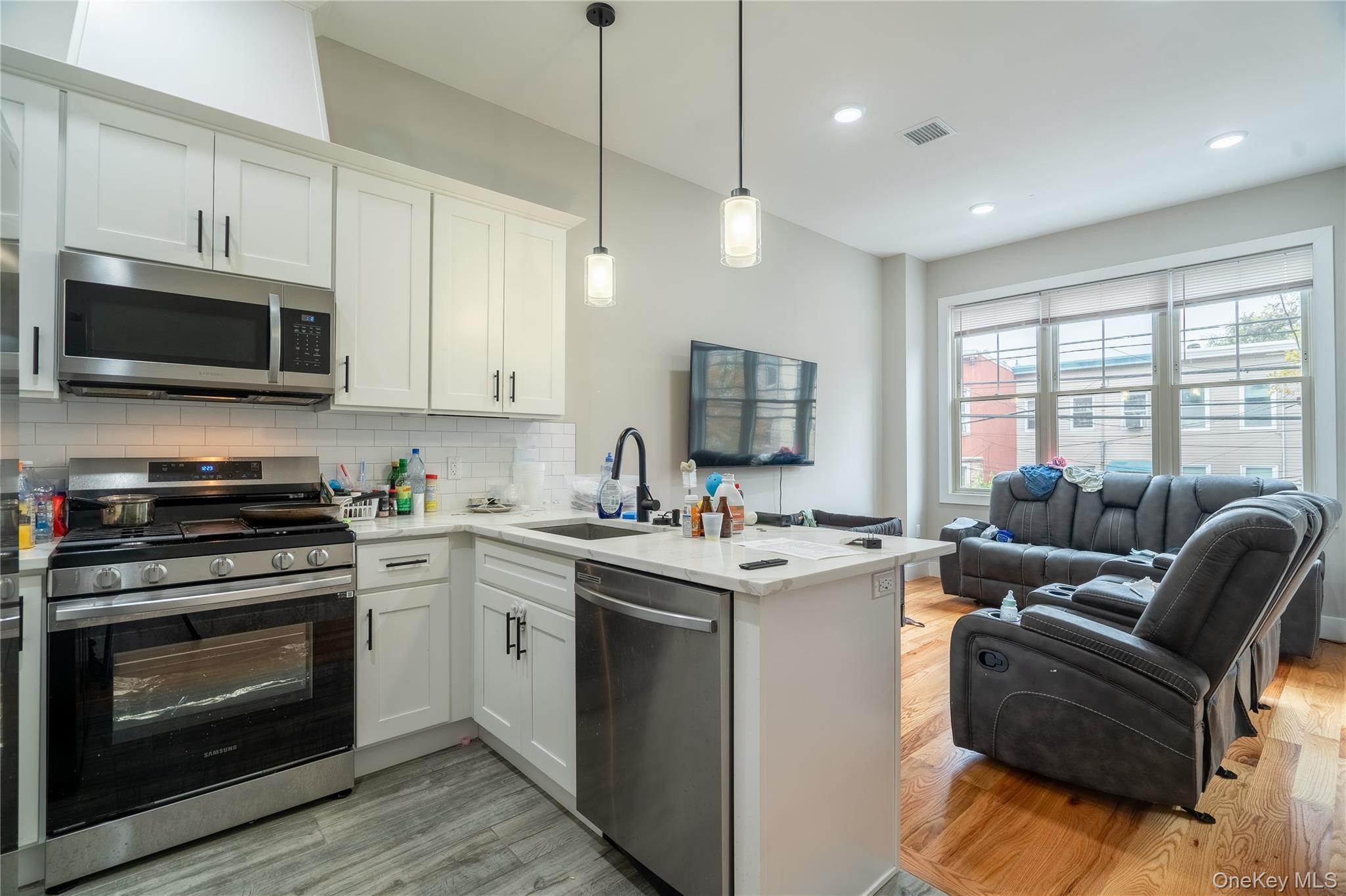 Single Family Wright Avenue, Jersey City Out Of Area, NY 07306, MLS-927326-10