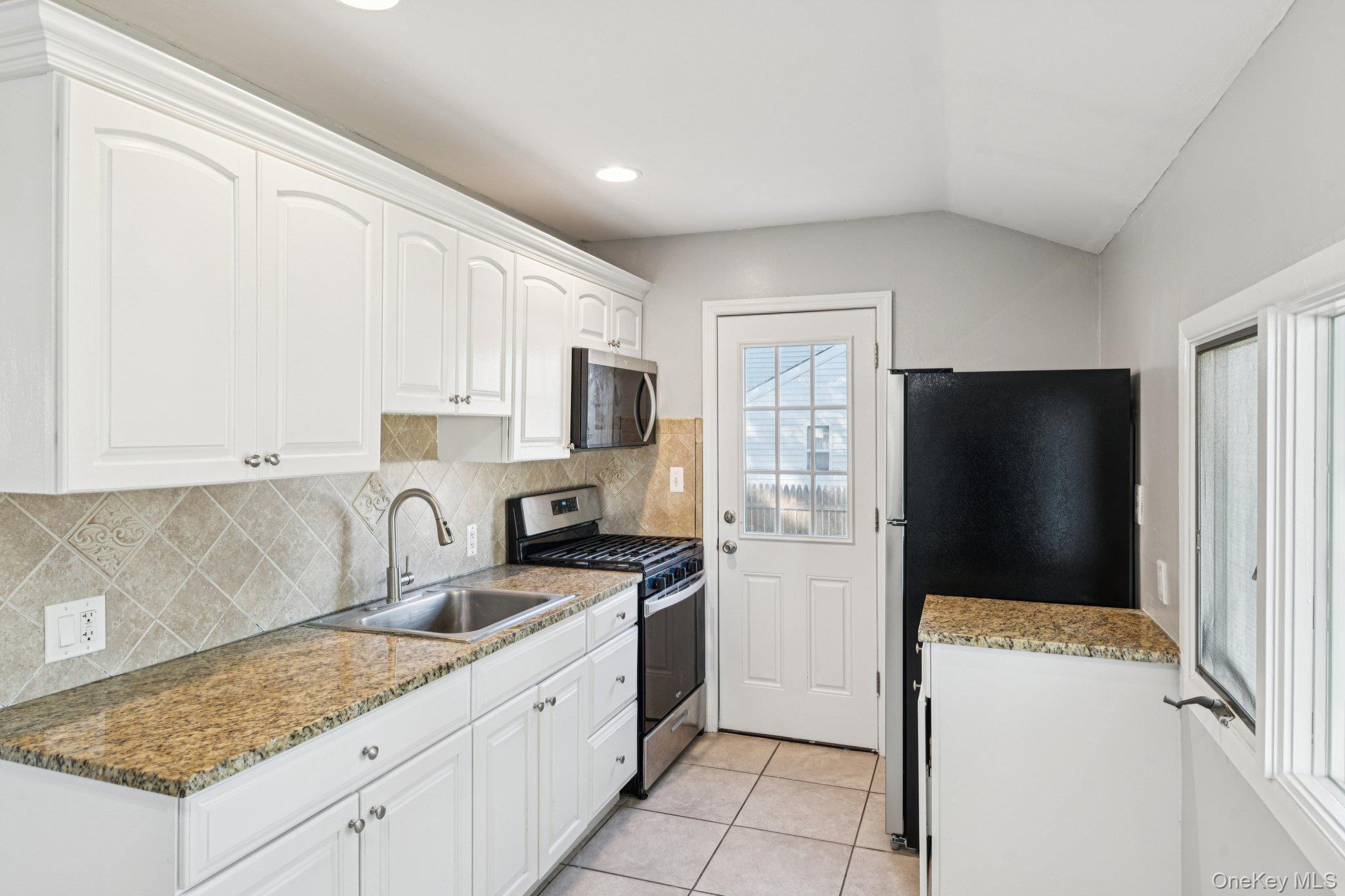 Single Family Heyward Suffolk County, NY 11717, MLS-927399-13