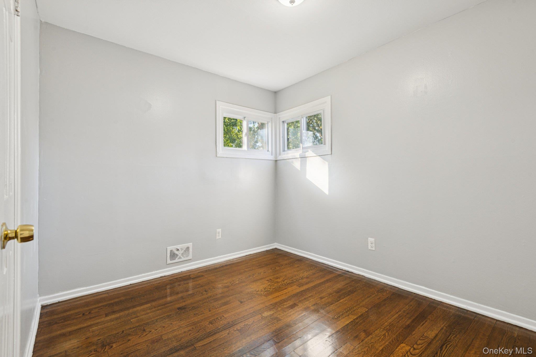 Single Family Heyward Suffolk County, NY 11717, MLS-927399-16