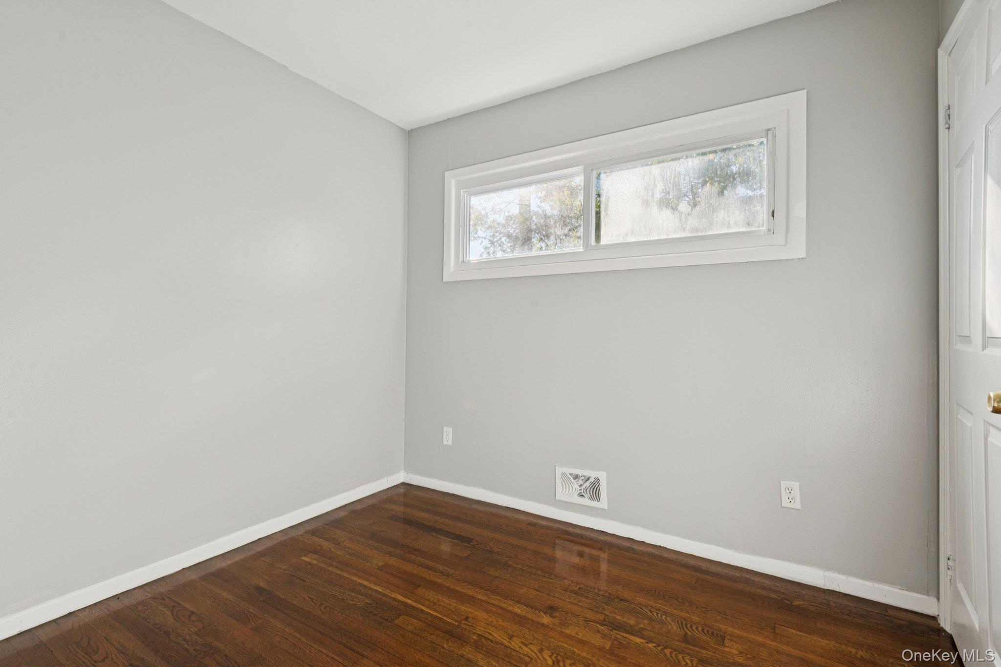 Single Family Heyward Suffolk County, NY 11717, MLS-927399-18