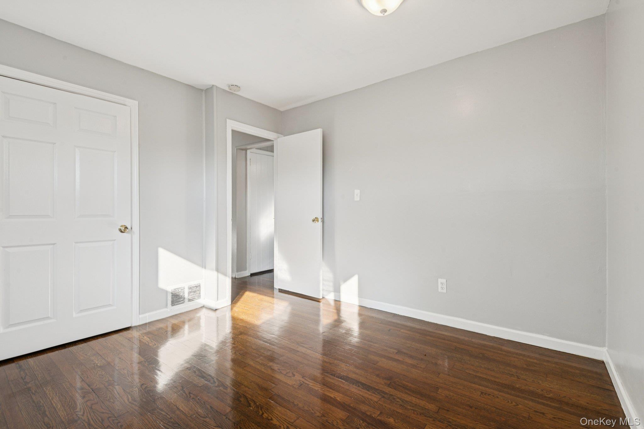 Single Family Heyward Suffolk County, NY 11717, MLS-927399-20