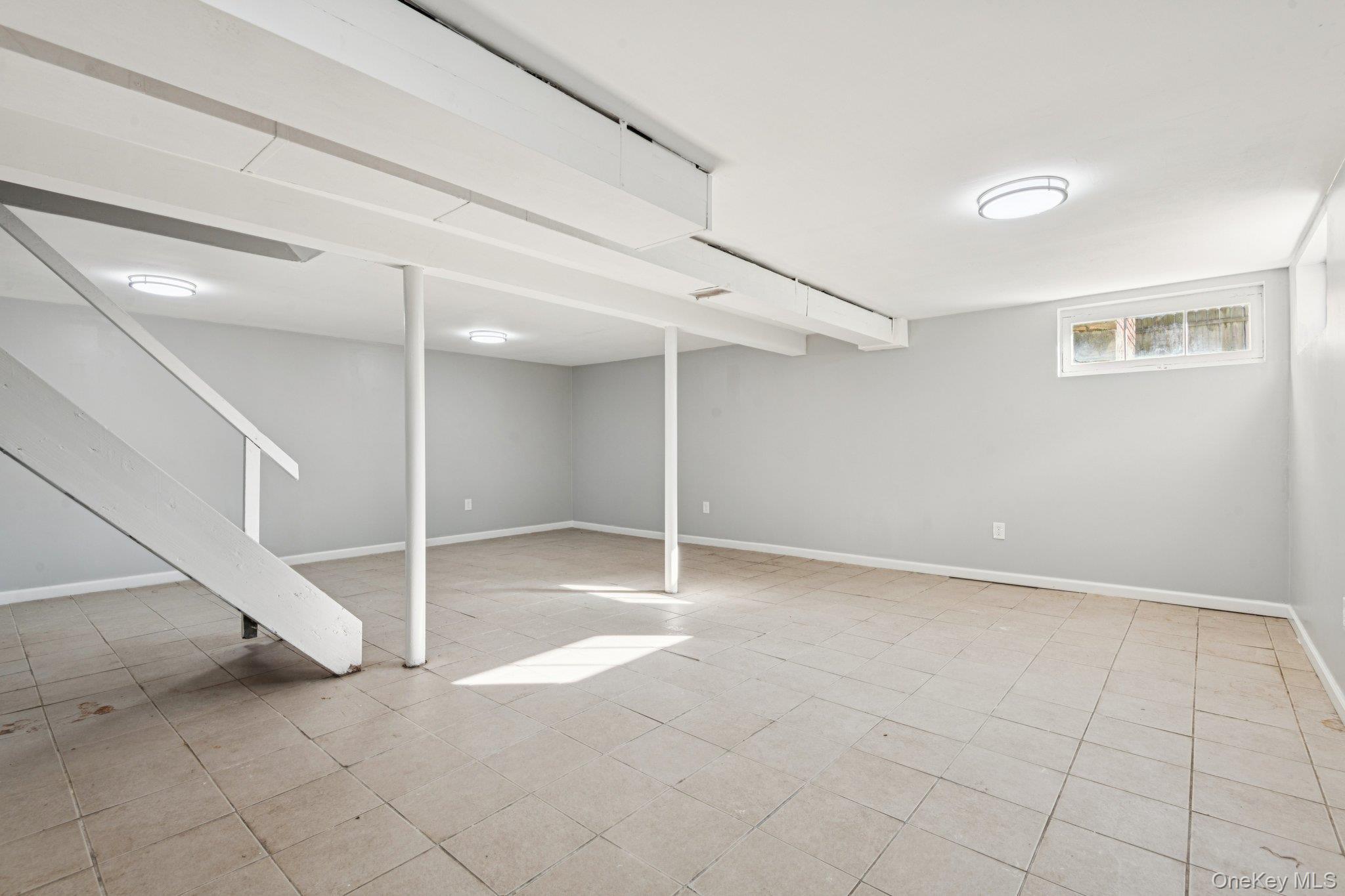 Single Family Heyward Suffolk County, NY 11717, MLS-927399-21