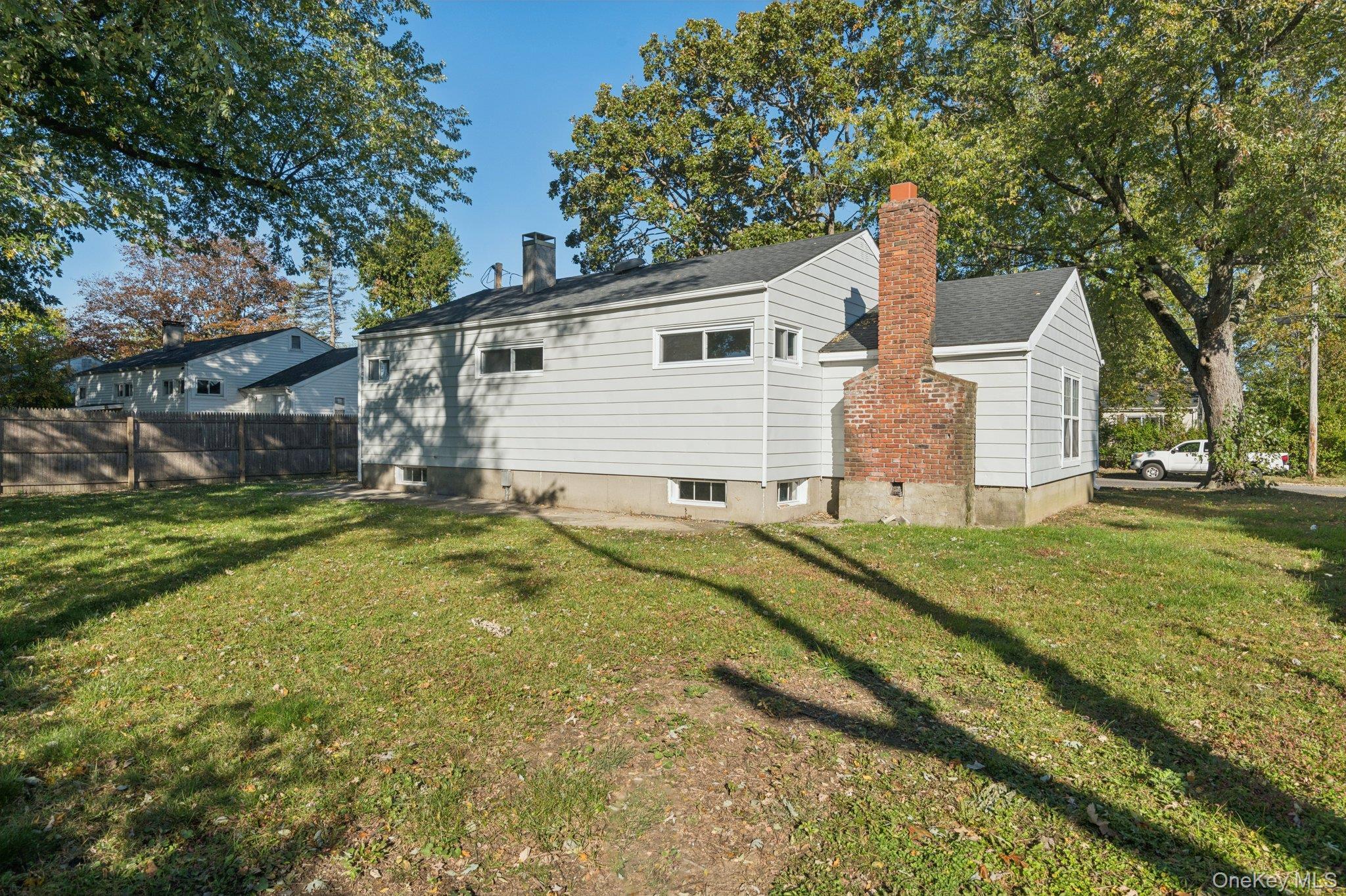 Single Family Heyward Suffolk County, NY 11717, MLS-927399-25