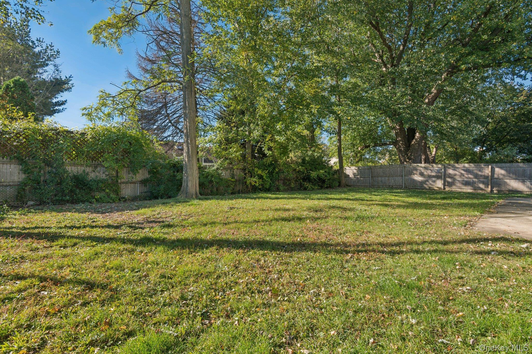 Single Family Heyward Suffolk County, NY 11717, MLS-927399-26