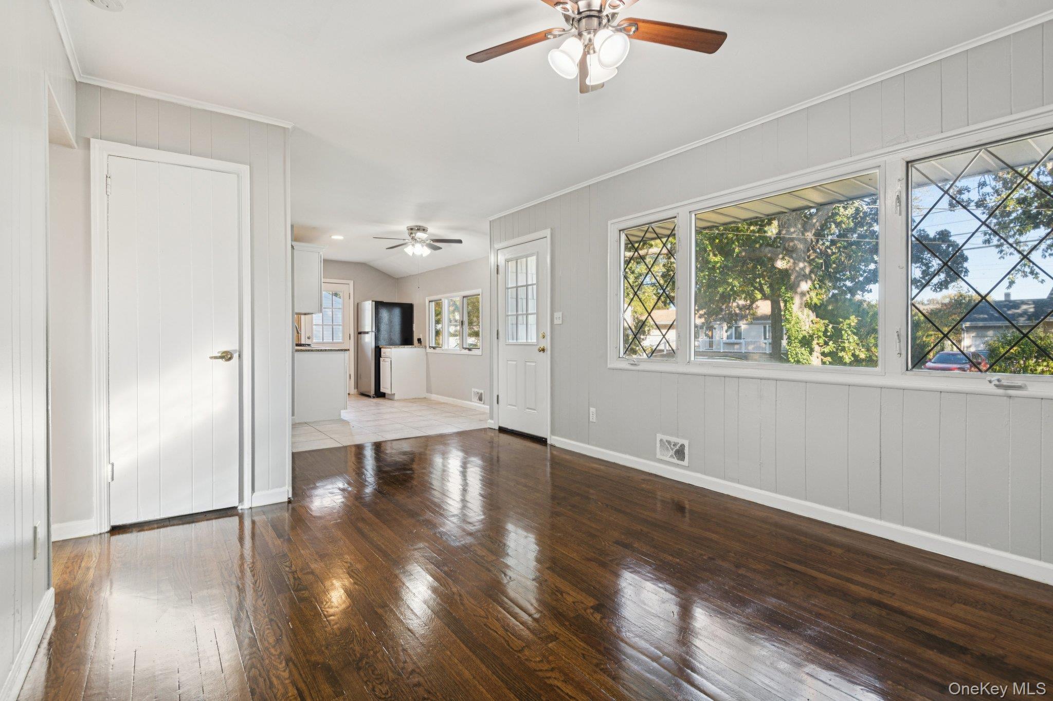 Single Family Heyward Suffolk County, NY 11717, MLS-927399-5