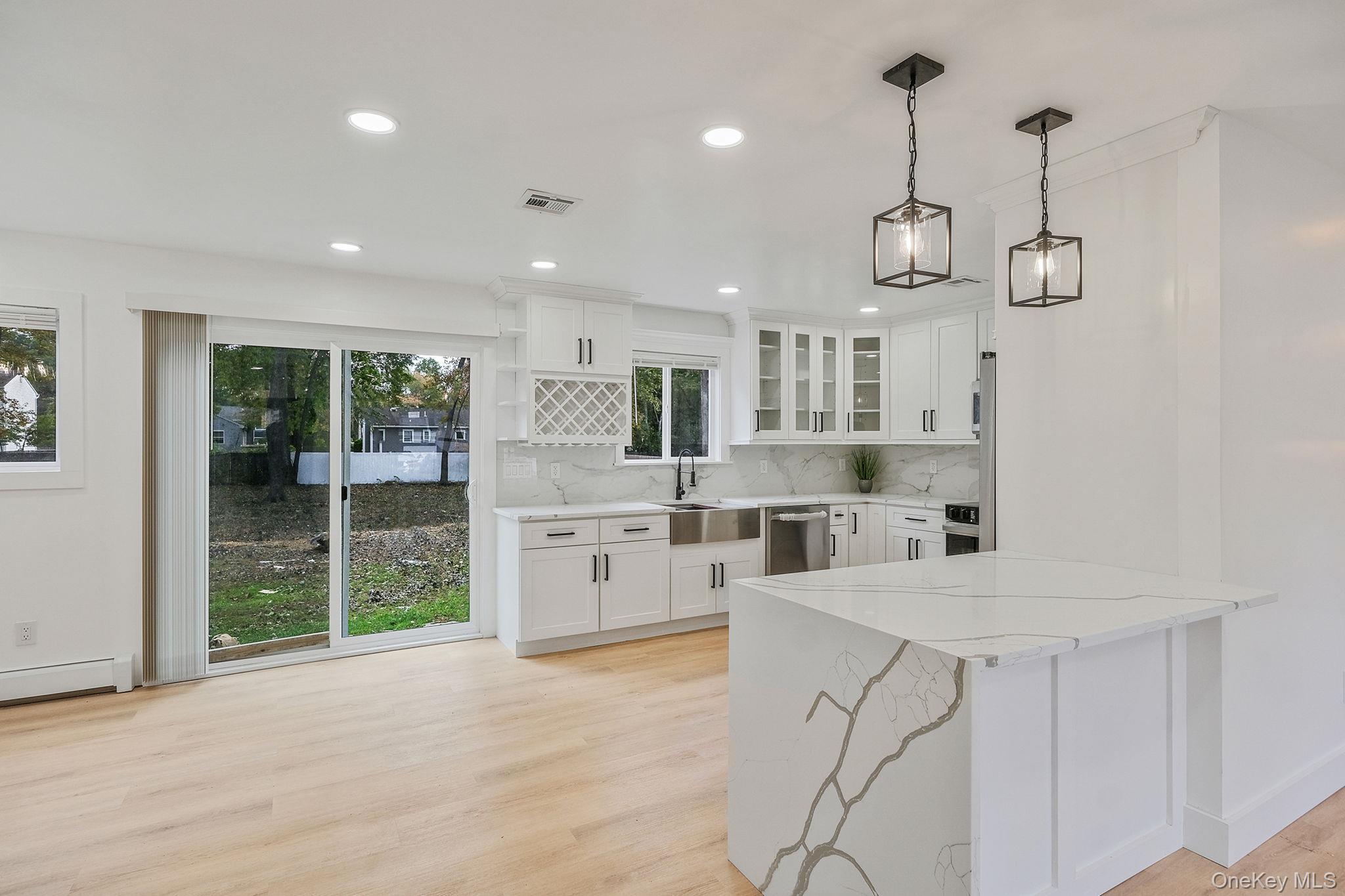 Single Family Flores  Suffolk County, NY 11953, MLS-927410-11