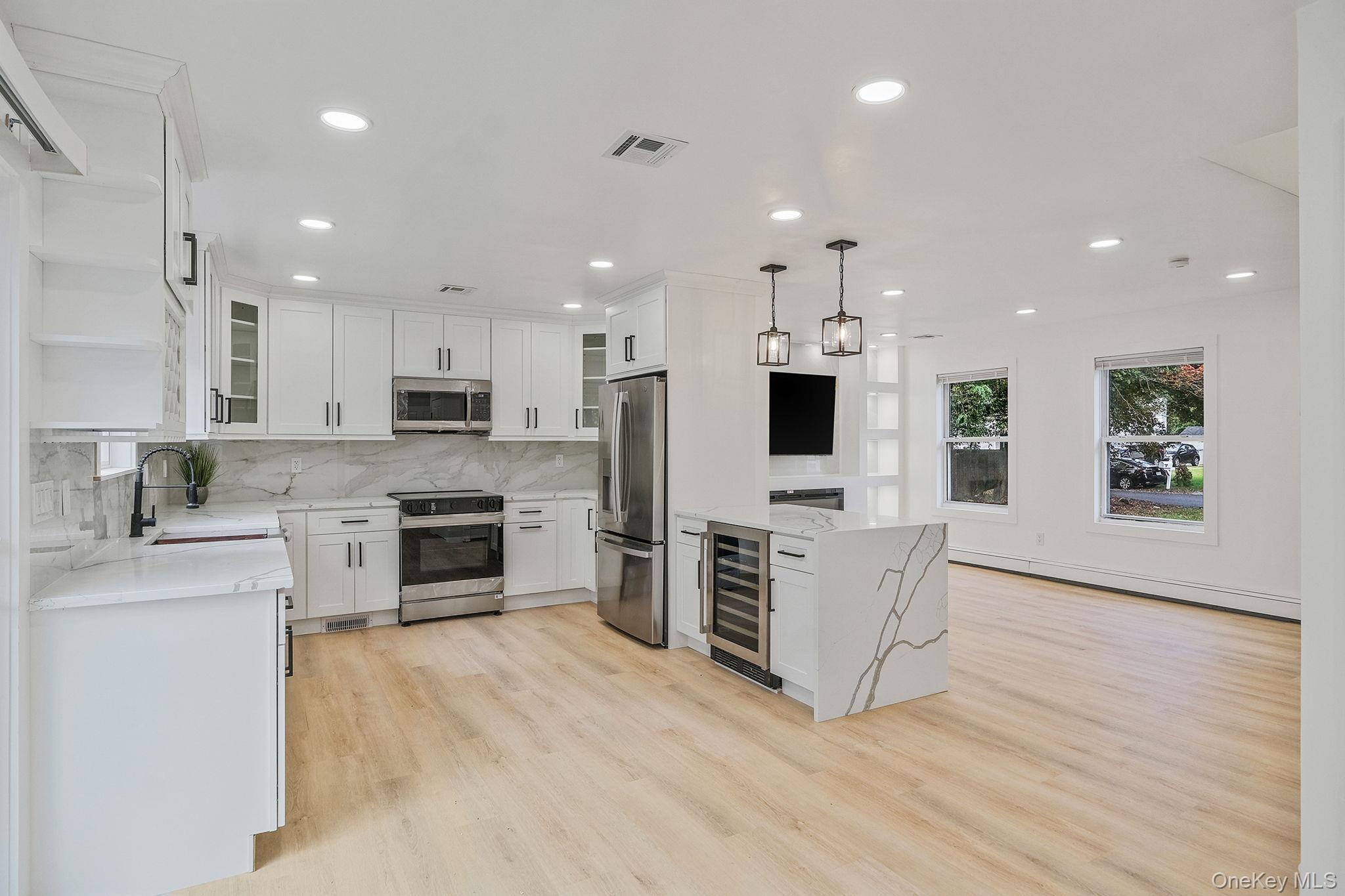 Single Family Flores  Suffolk County, NY 11953, MLS-927410-13