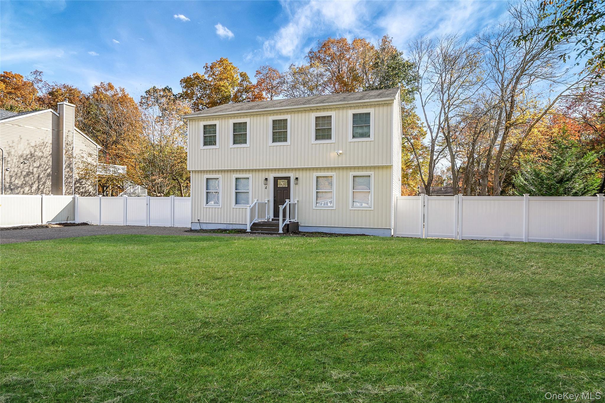 Single Family Flores  Suffolk County, NY 11953, MLS-927410-2