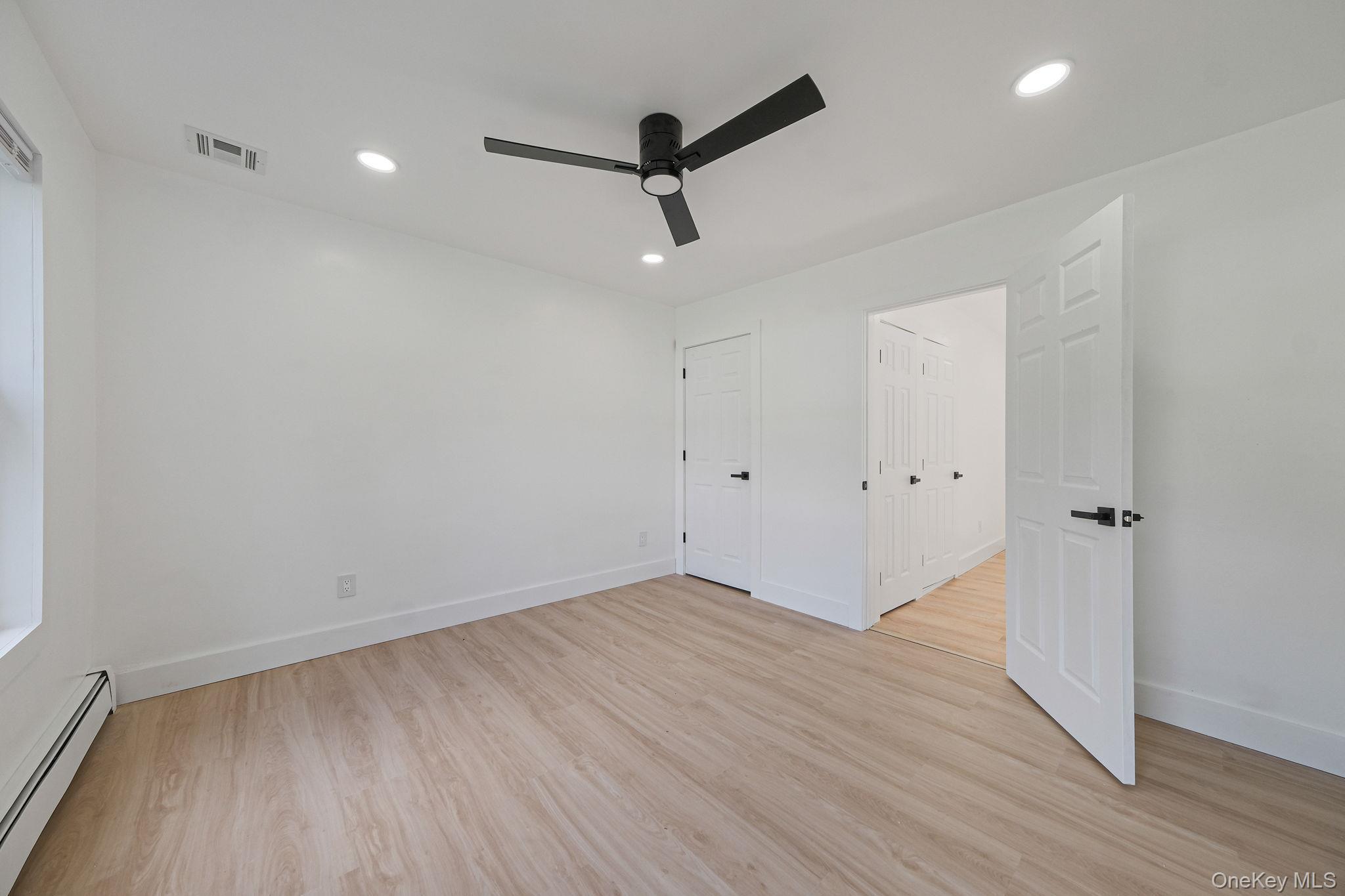 Single Family Flores  Suffolk County, NY 11953, MLS-927410-22