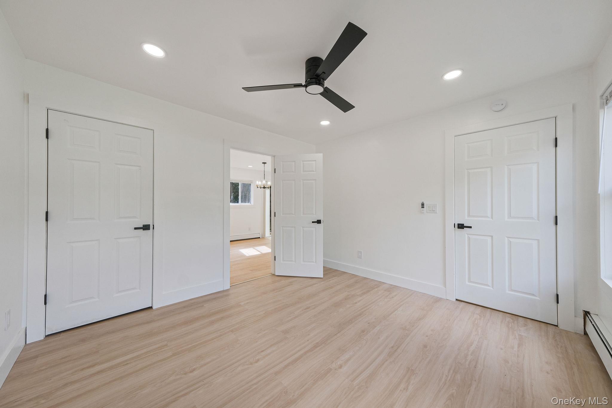 Single Family Flores  Suffolk County, NY 11953, MLS-927410-24