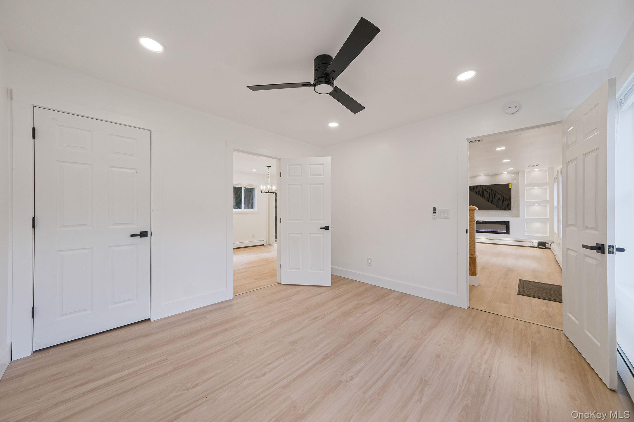 Single Family Flores  Suffolk County, NY 11953, MLS-927410-25