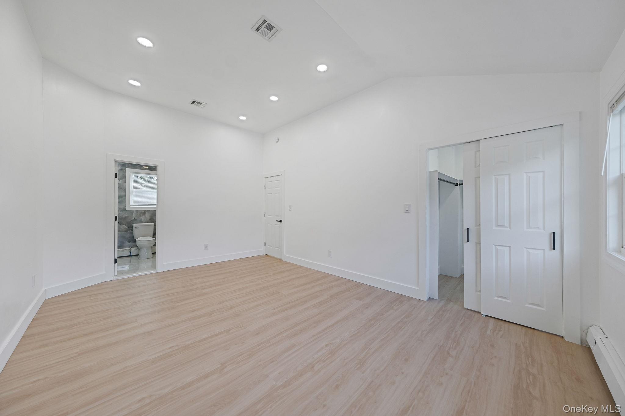 Single Family Flores  Suffolk County, NY 11953, MLS-927410-27