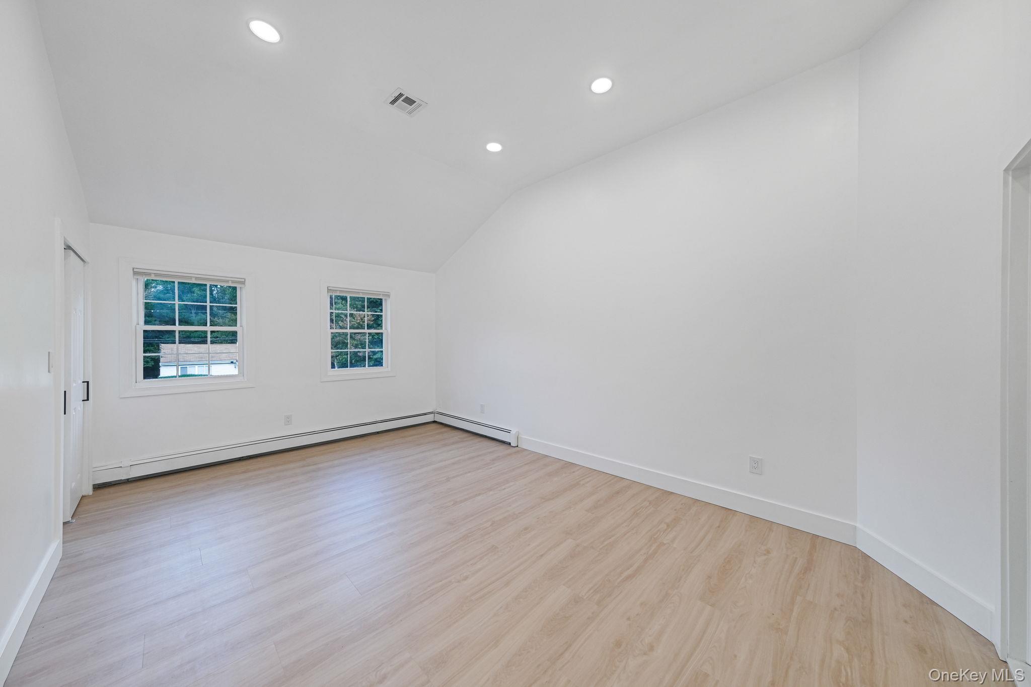 Single Family Flores  Suffolk County, NY 11953, MLS-927410-29