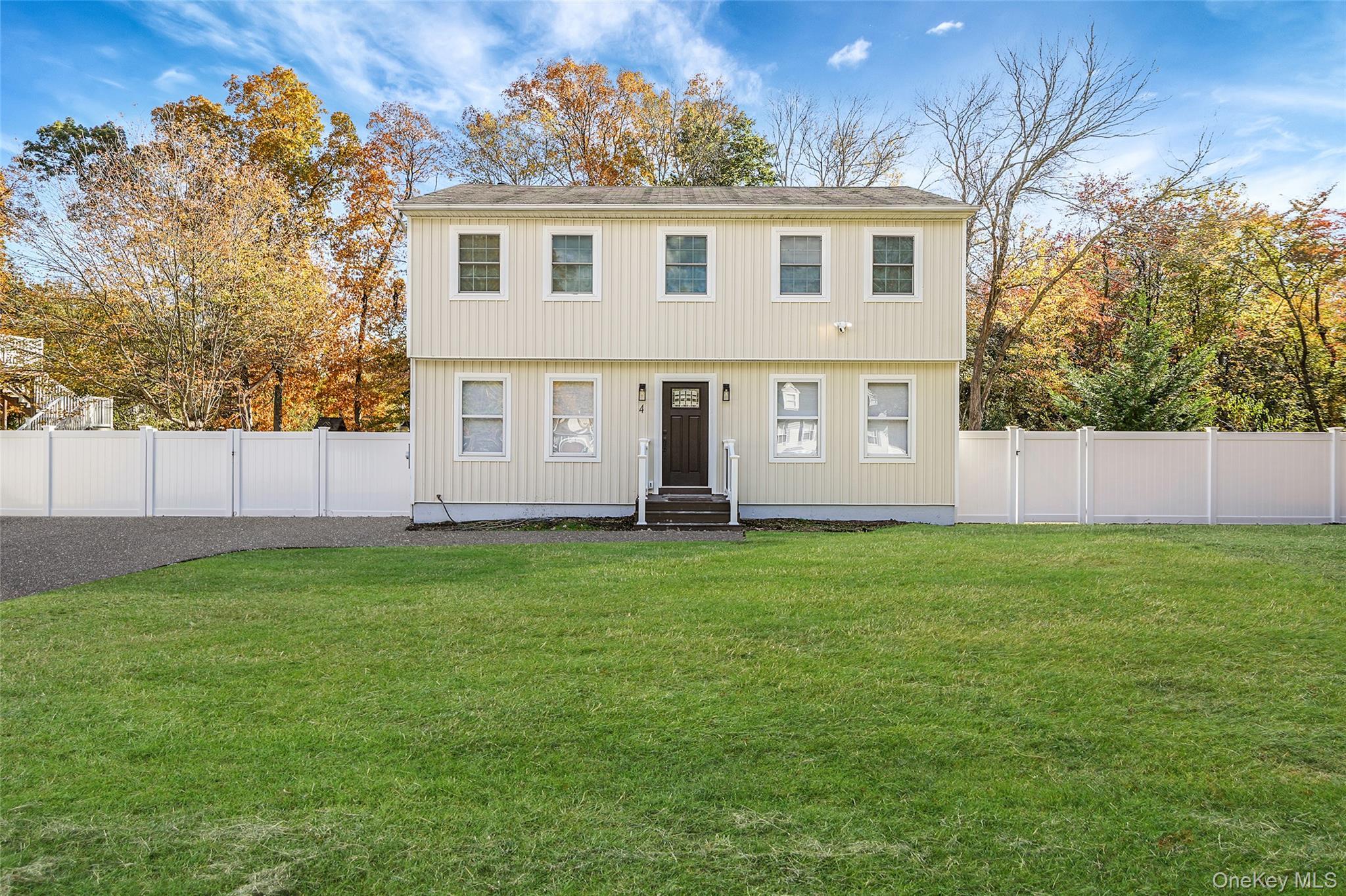 Single Family Flores  Suffolk County, NY 11953, MLS-927410-3