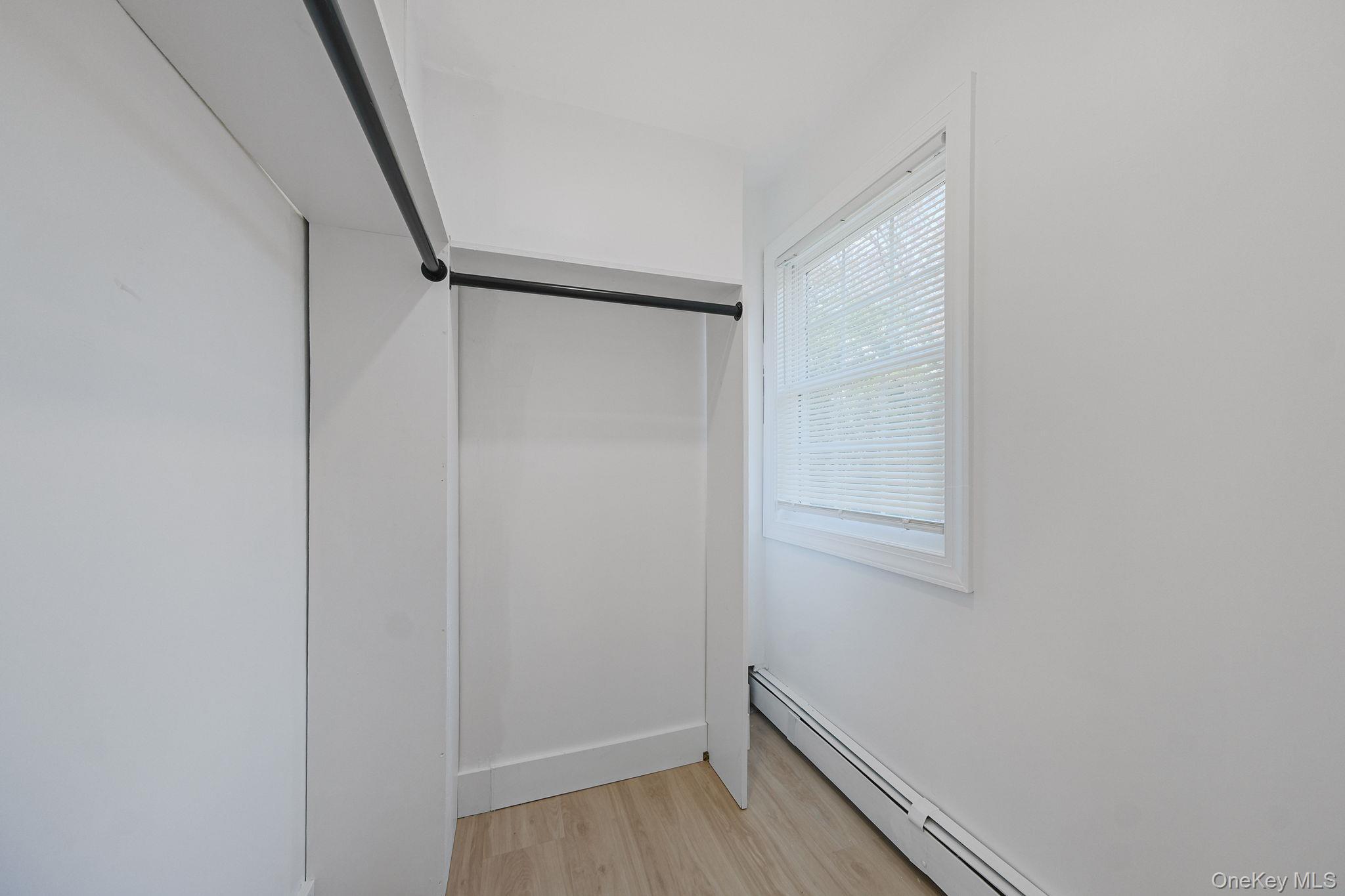 Single Family Flores  Suffolk County, NY 11953, MLS-927410-30