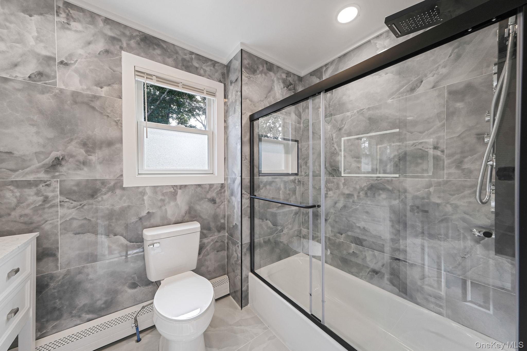 Single Family Flores  Suffolk County, NY 11953, MLS-927410-32