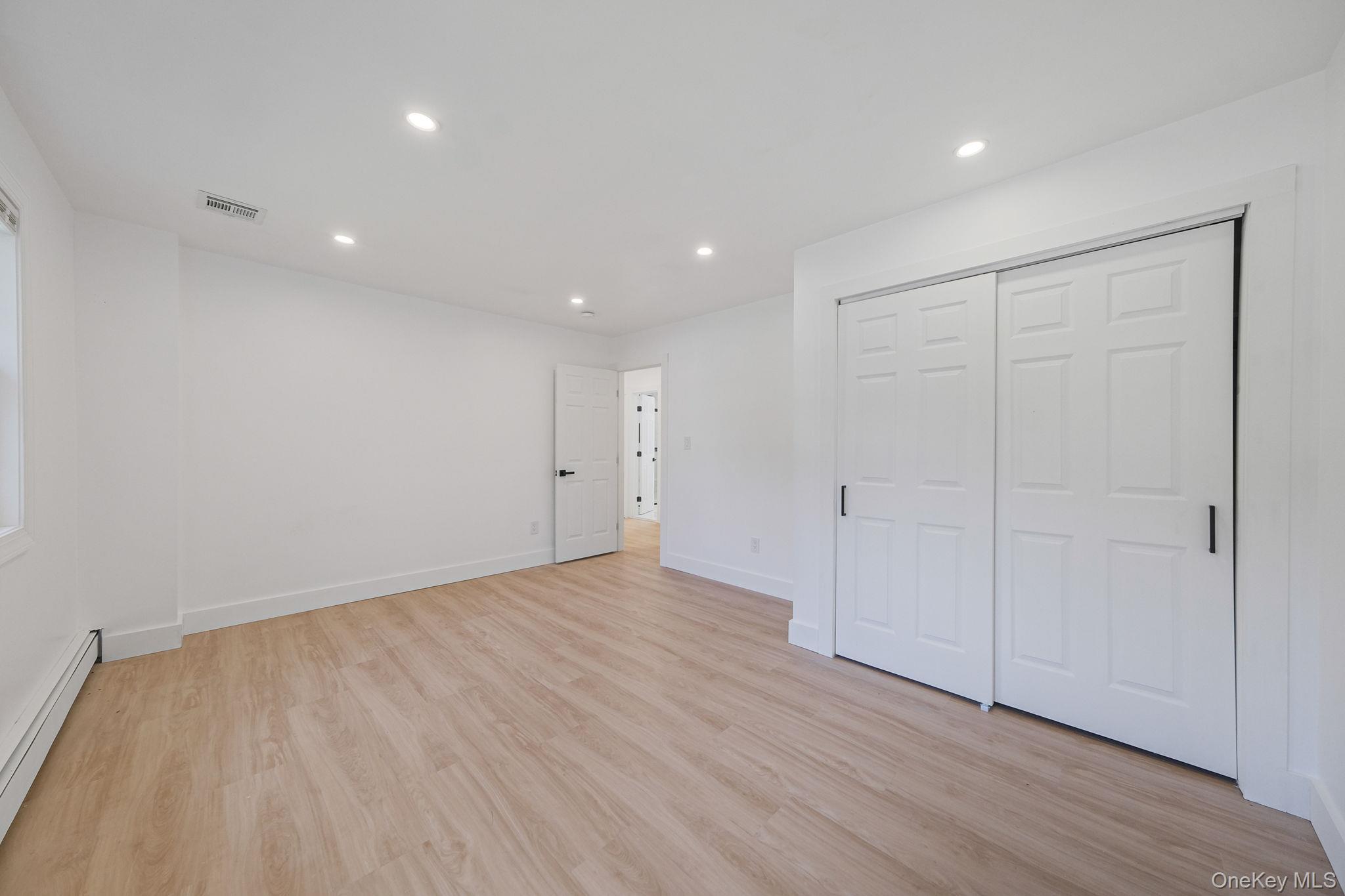 Single Family Flores  Suffolk County, NY 11953, MLS-927410-34