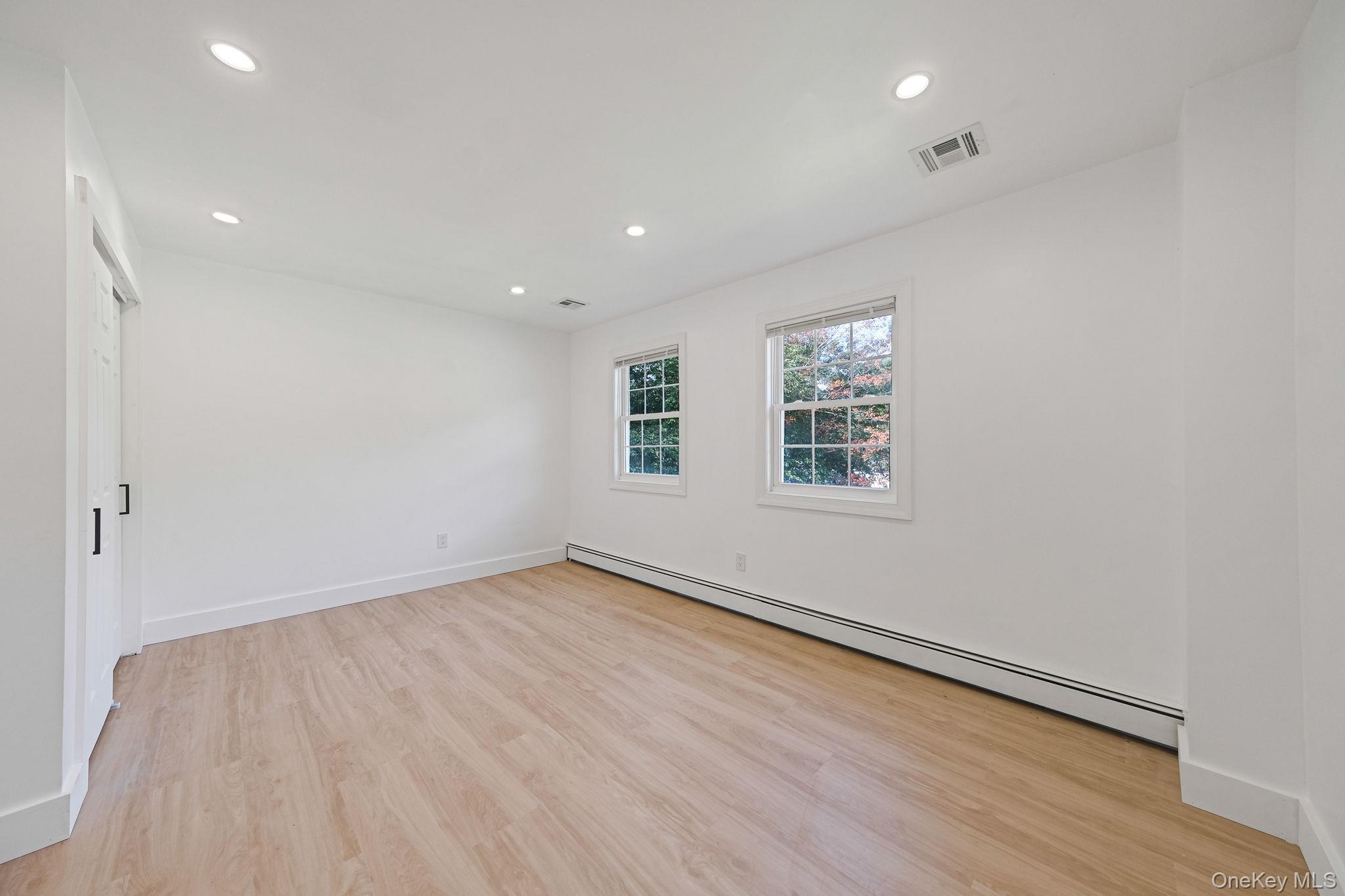 Single Family Flores  Suffolk County, NY 11953, MLS-927410-35