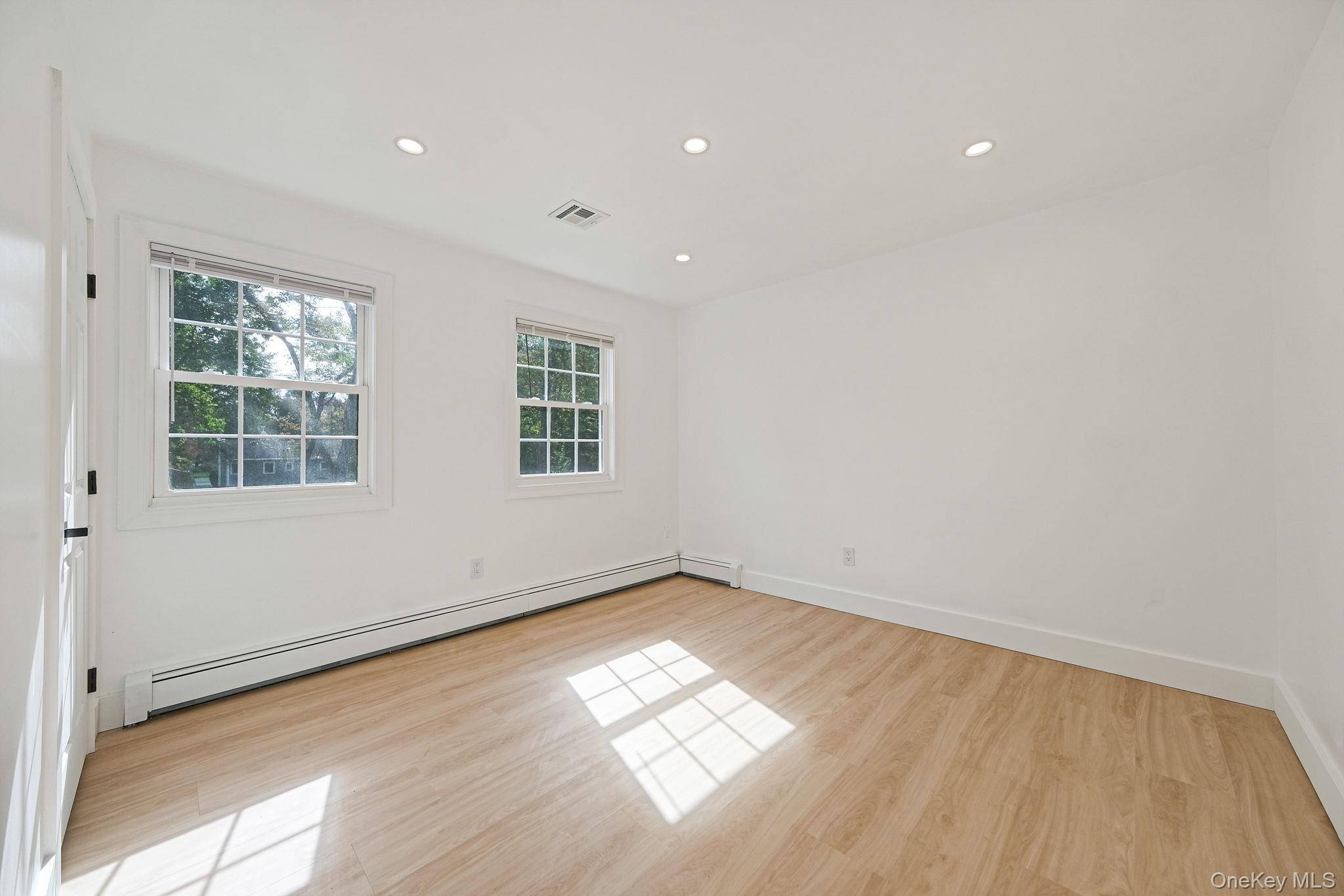 Single Family Flores  Suffolk County, NY 11953, MLS-927410-36