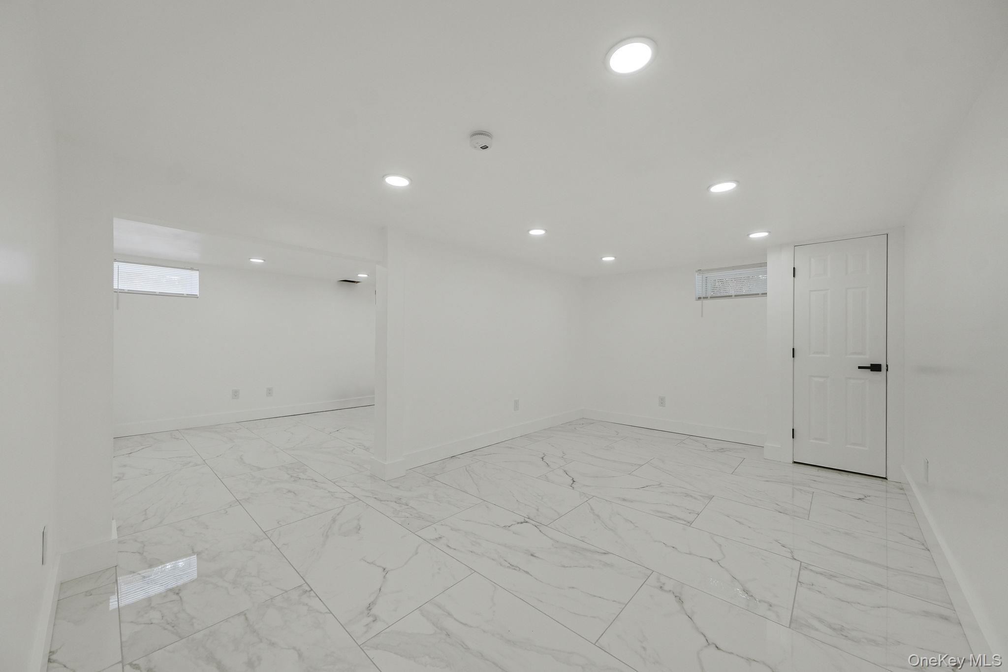 Single Family Flores  Suffolk County, NY 11953, MLS-927410-41