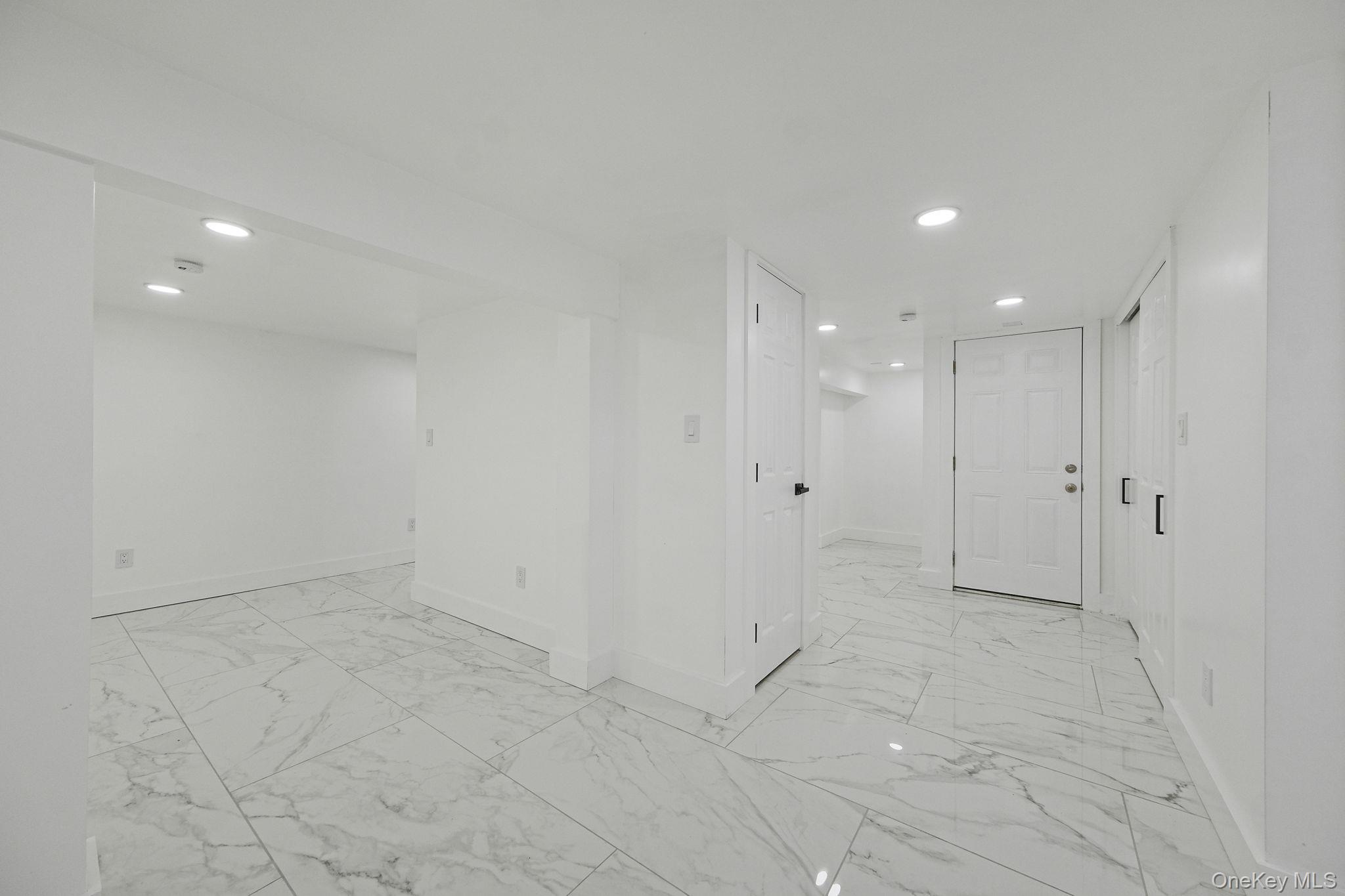 Single Family Flores  Suffolk County, NY 11953, MLS-927410-44