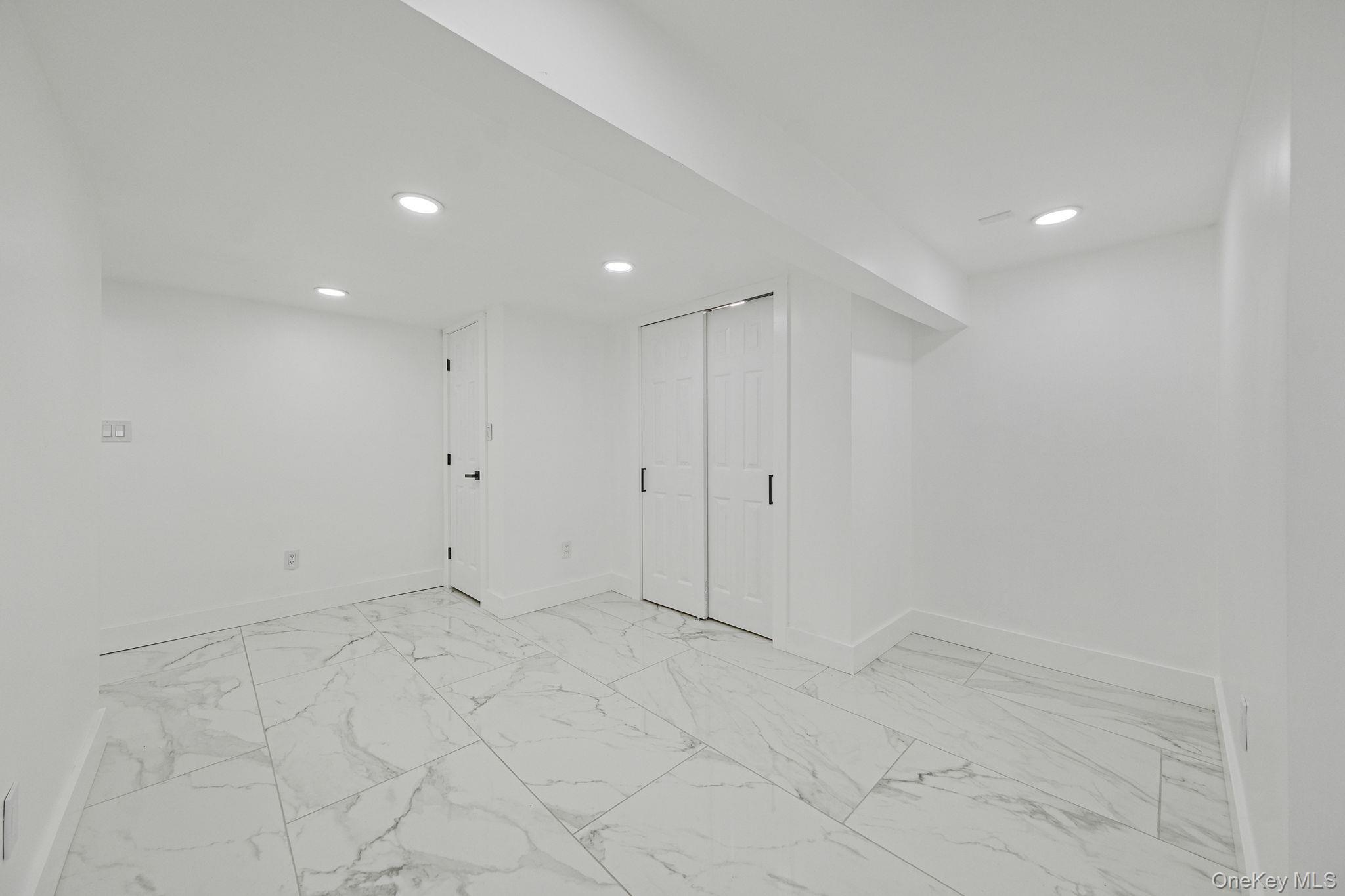 Single Family Flores  Suffolk County, NY 11953, MLS-927410-45