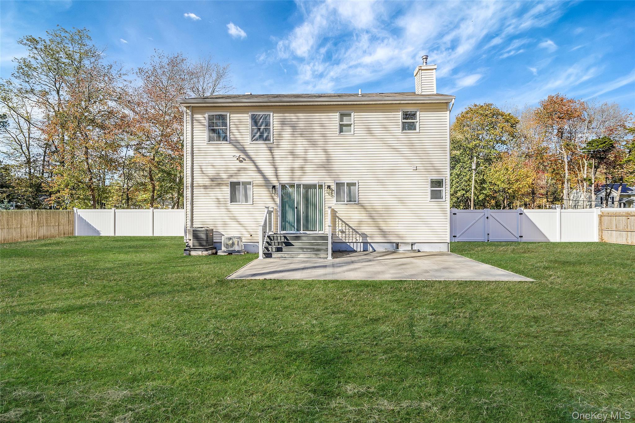 Single Family Flores  Suffolk County, NY 11953, MLS-927410-49