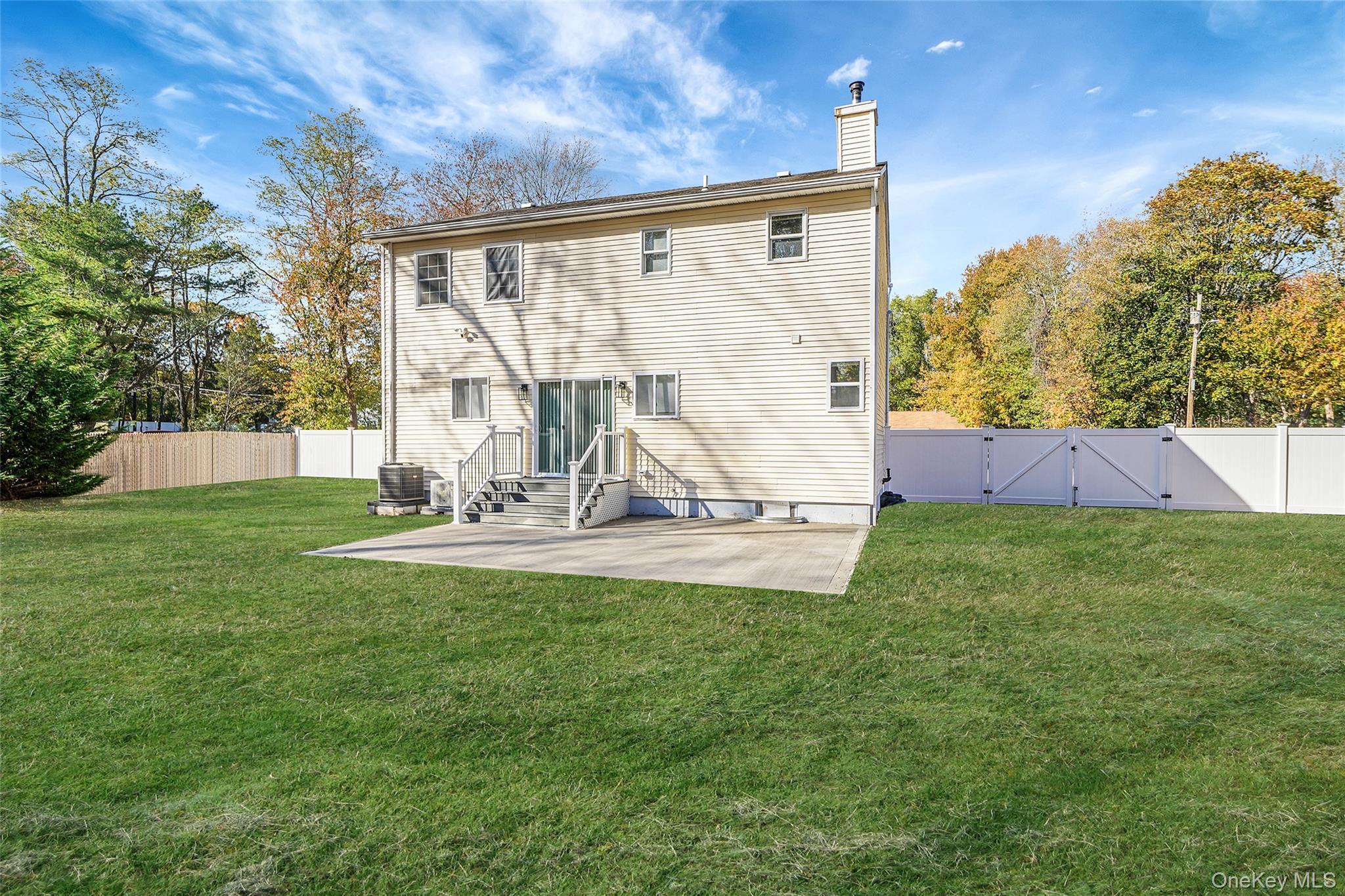 Single Family Flores  Suffolk County, NY 11953, MLS-927410-50