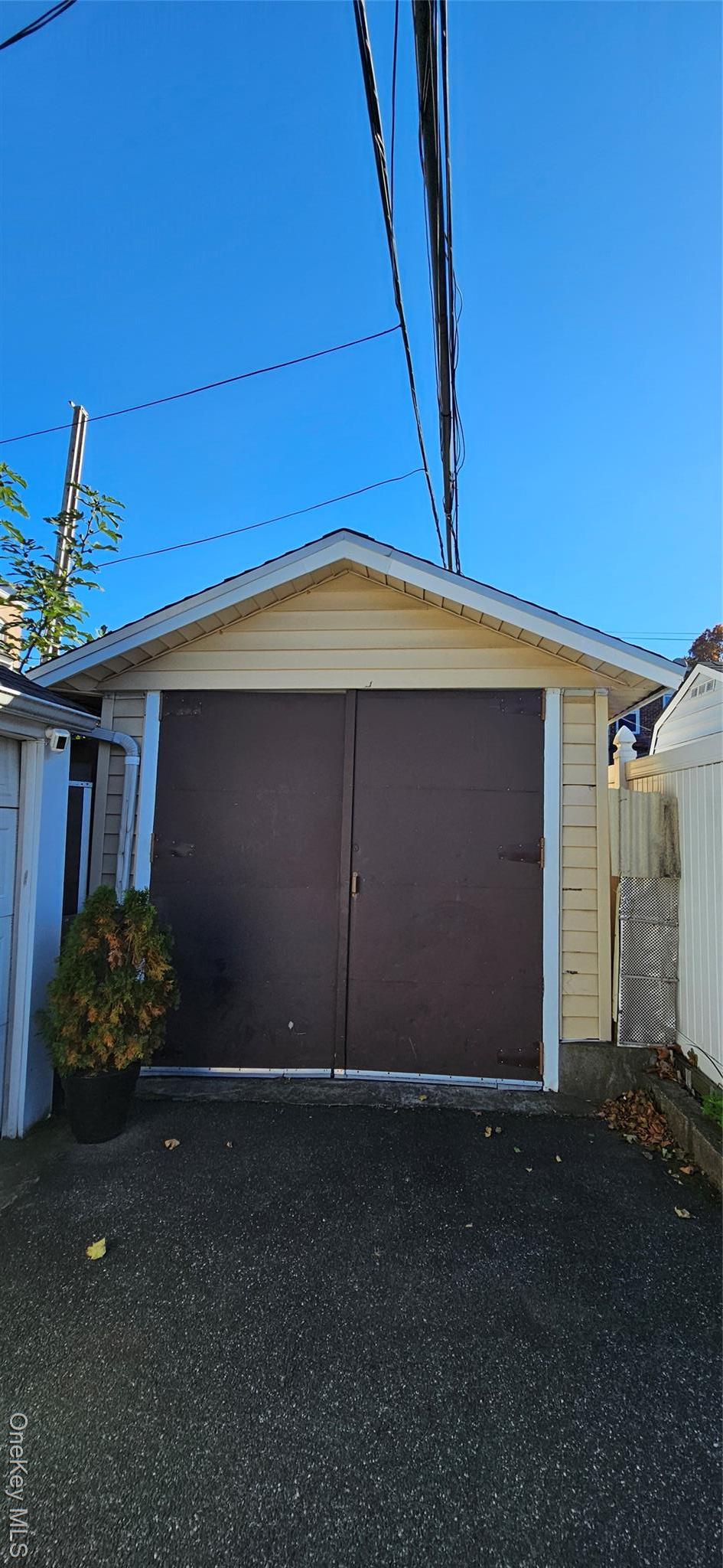 Single Family 75th Queens, NY 11385, MLS-927418-29