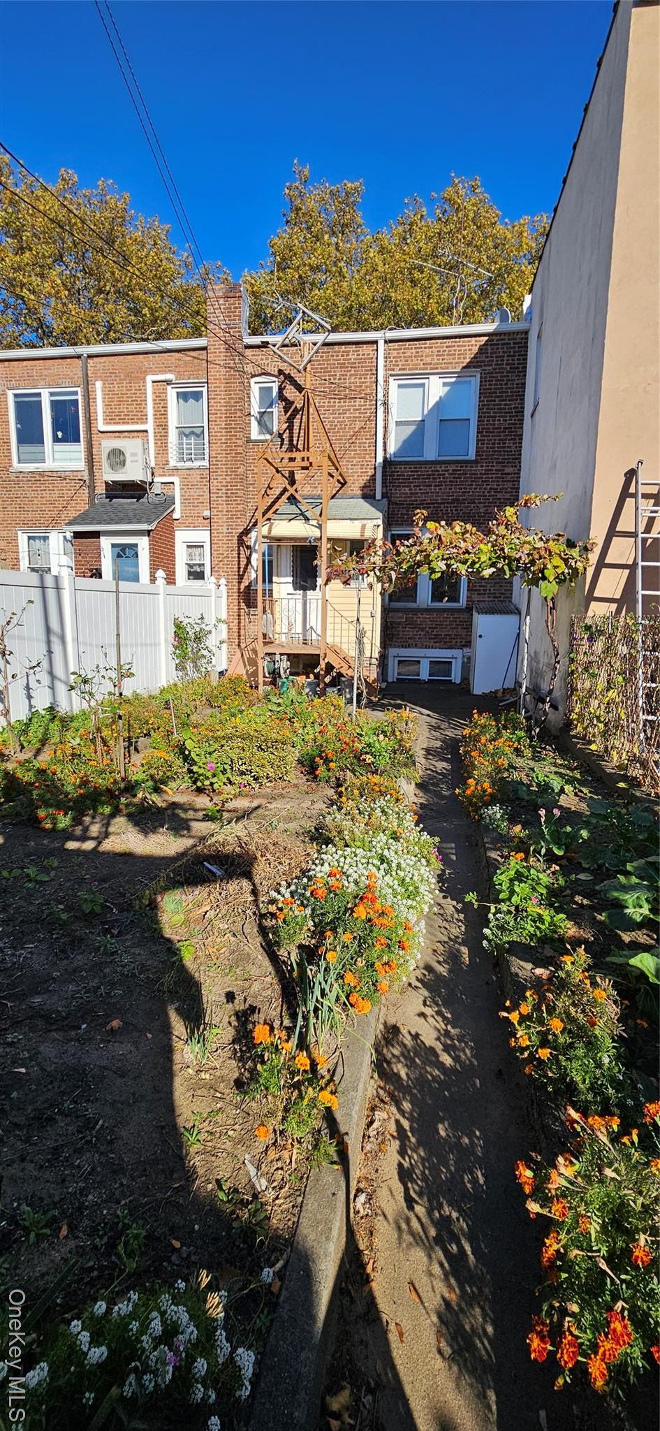 Single Family 75th Queens, NY 11385, MLS-927418-30