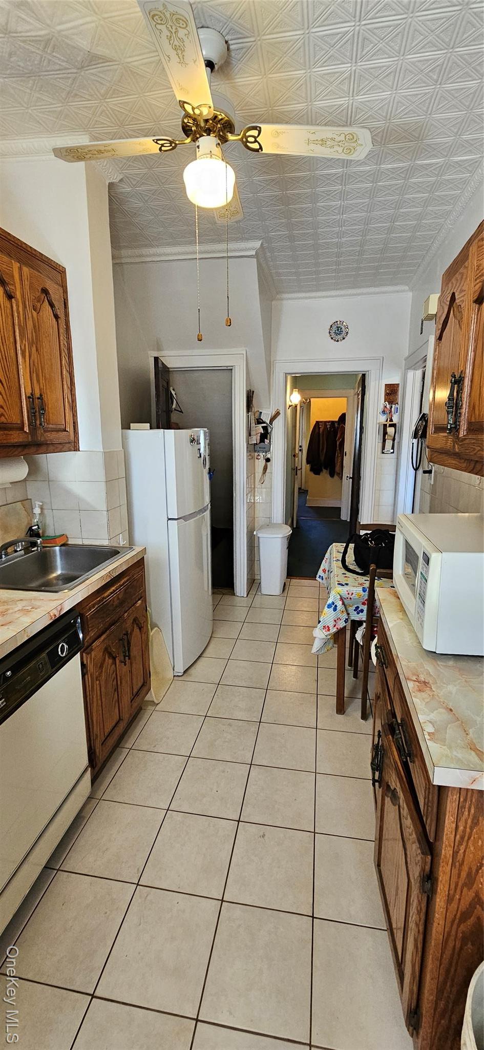 Single Family 75th Queens, NY 11385, MLS-927418-9