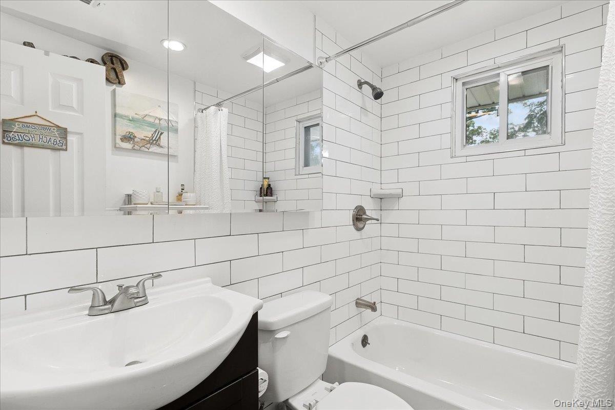 Single Family Pinetree Suffolk County, NY 11967, MLS-927442-18