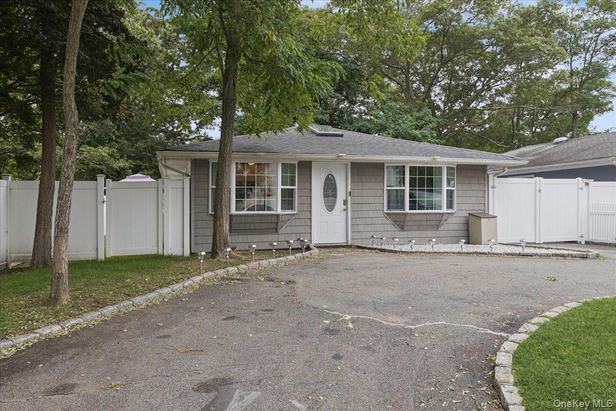 Single Family Pinetree Suffolk County, NY 11967, MLS-927442-2