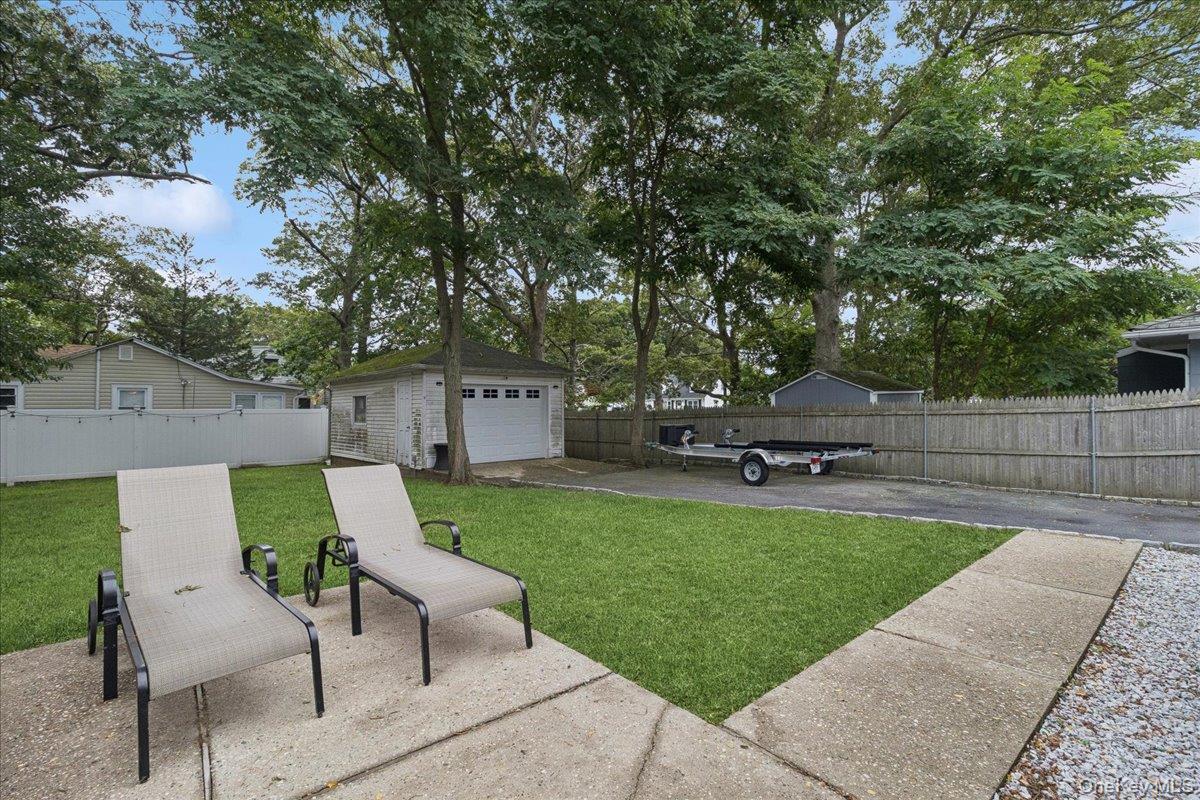 Single Family Pinetree Suffolk County, NY 11967, MLS-927442-25