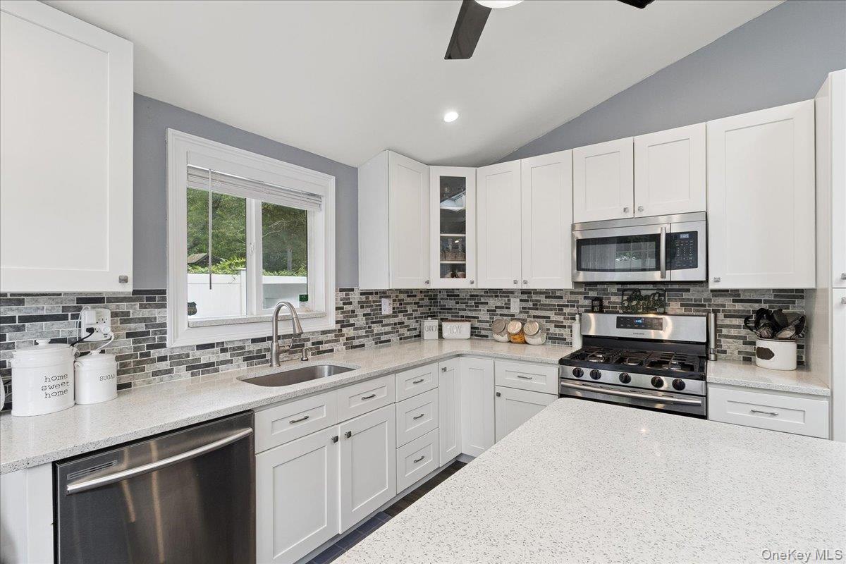 Single Family Pinetree Suffolk County, NY 11967, MLS-927442-6