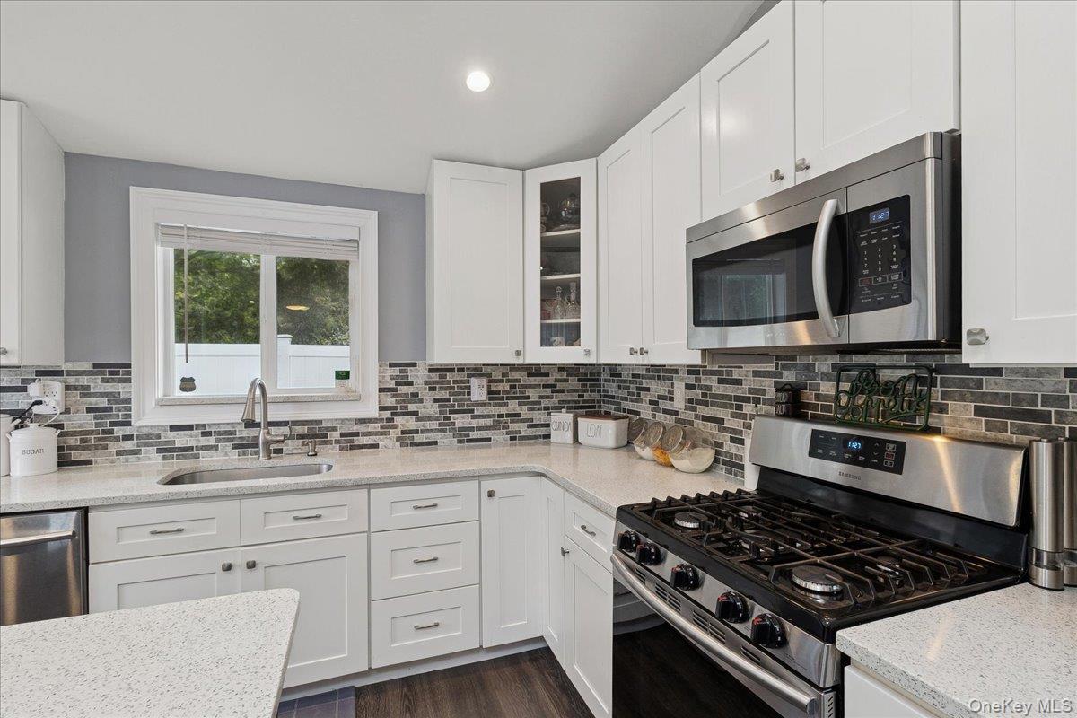 Single Family Pinetree Suffolk County, NY 11967, MLS-927442-8